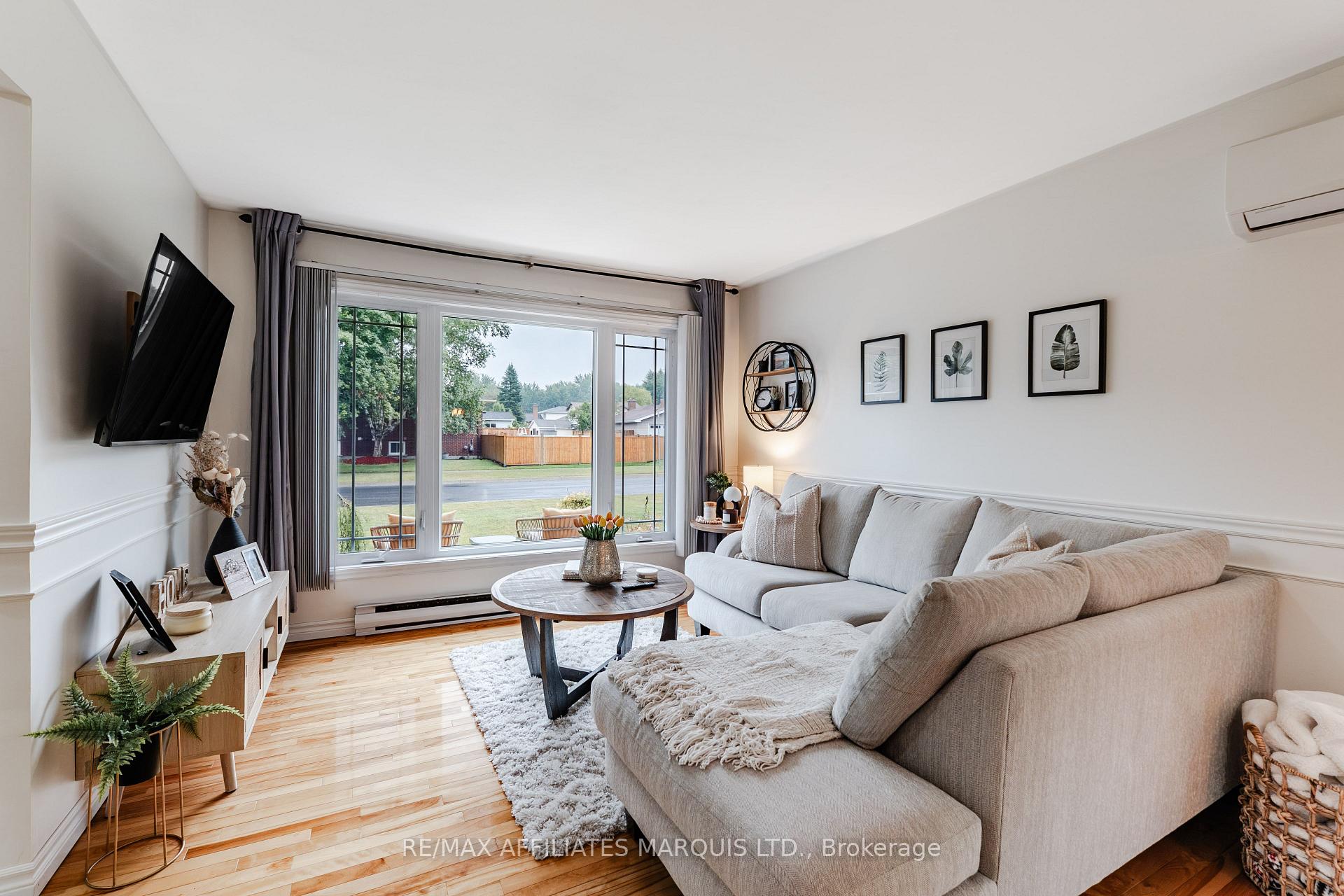Photo 7 of 709 Champlain Drive, Cornwall, Cornwall — HOMEH