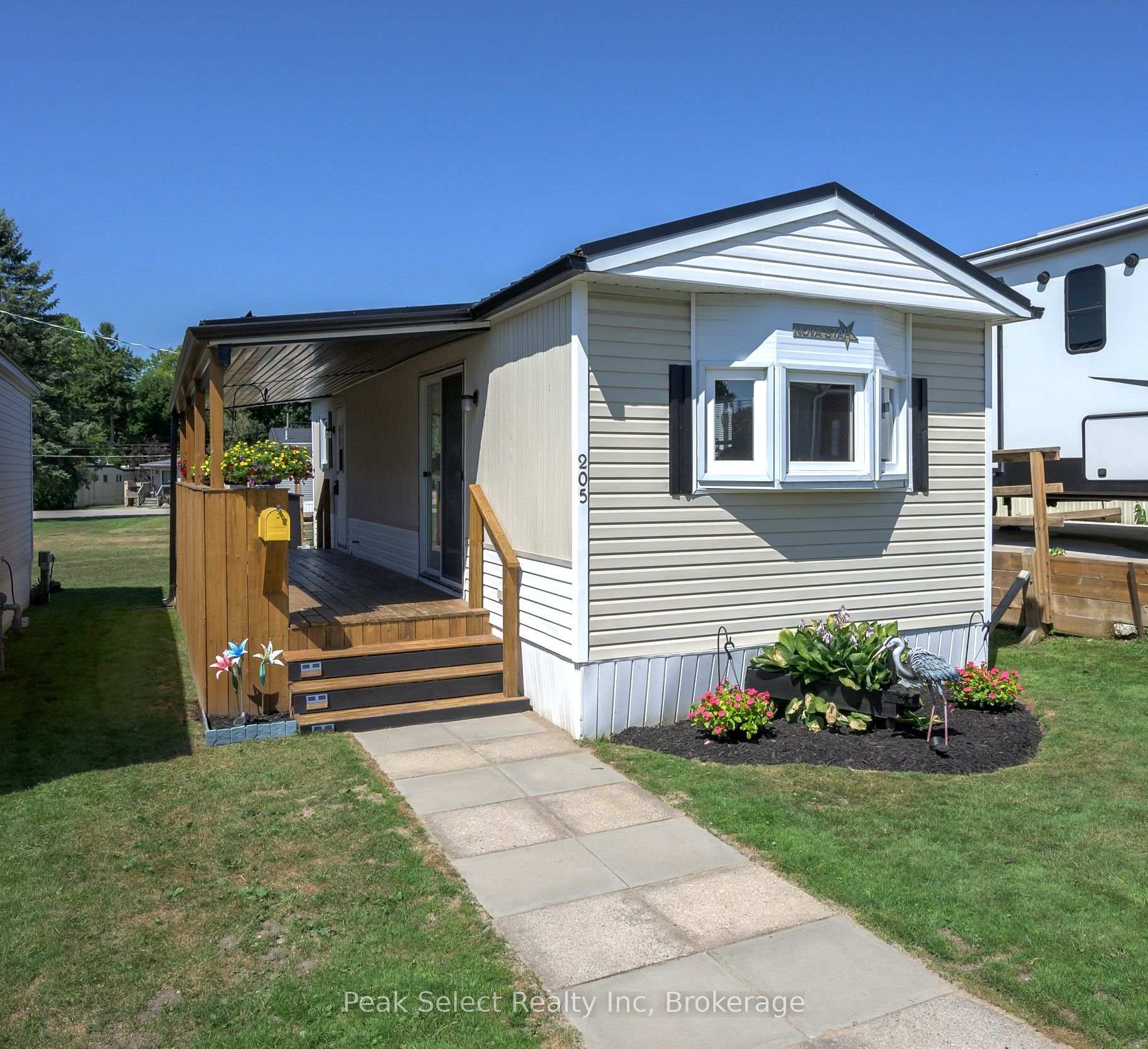 Front of Unit 205, 198 Springbank Drive