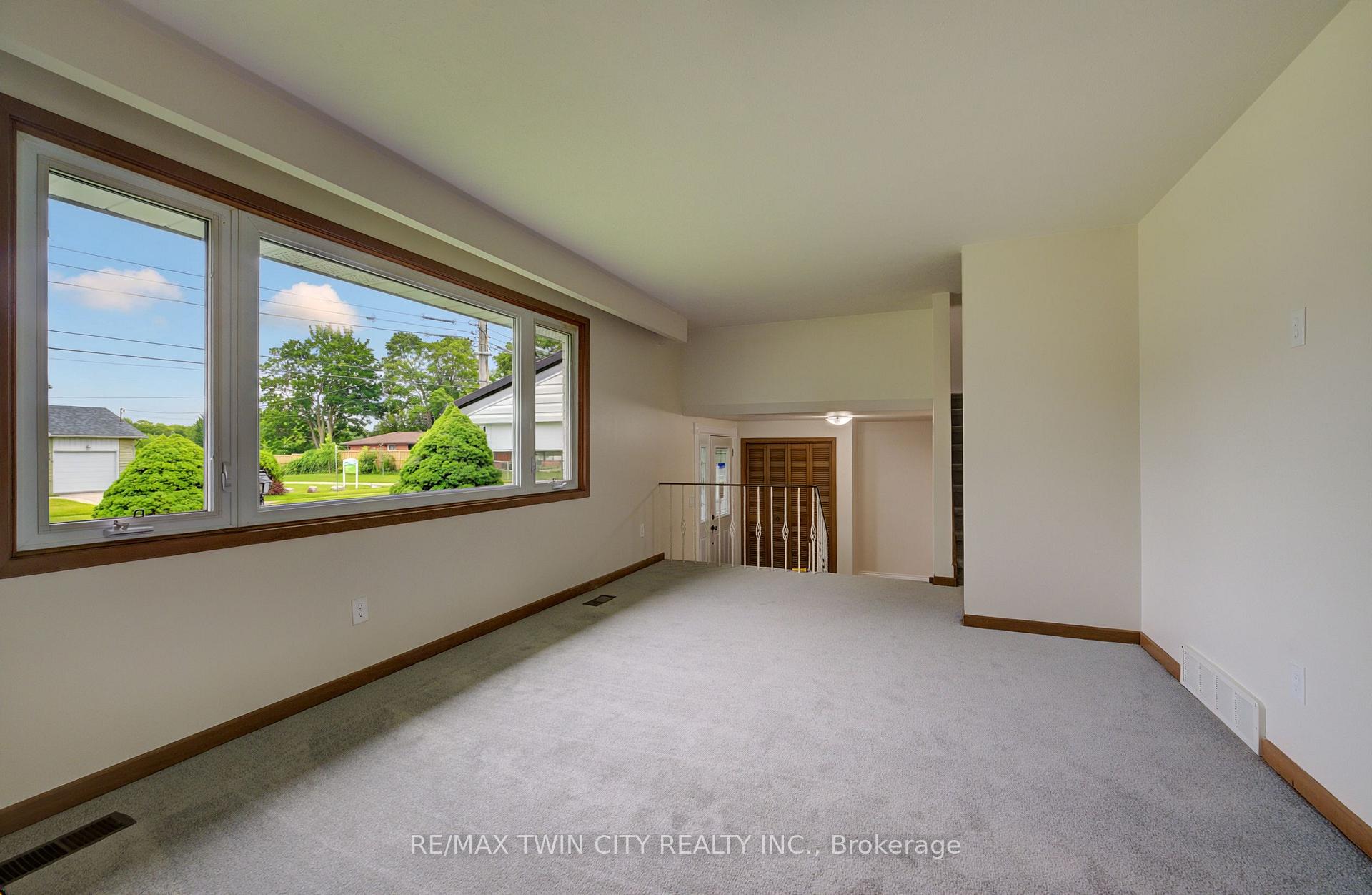 Photo 5 of 75 Balmoral Drive, Guelph, Riverside Park — HOMEH