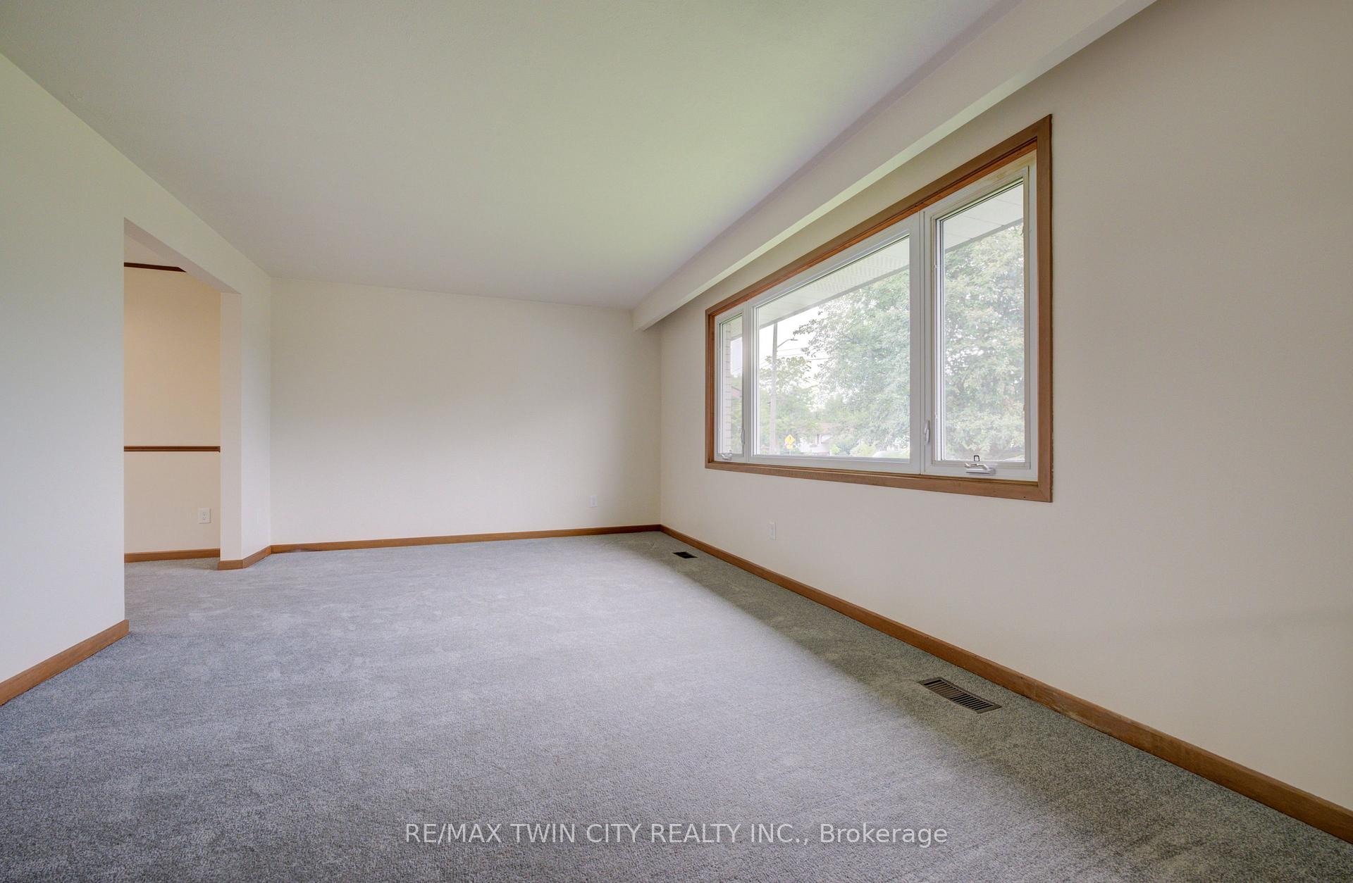 Photo 6 of 75 Balmoral Drive, Guelph, Riverside Park — HOMEH