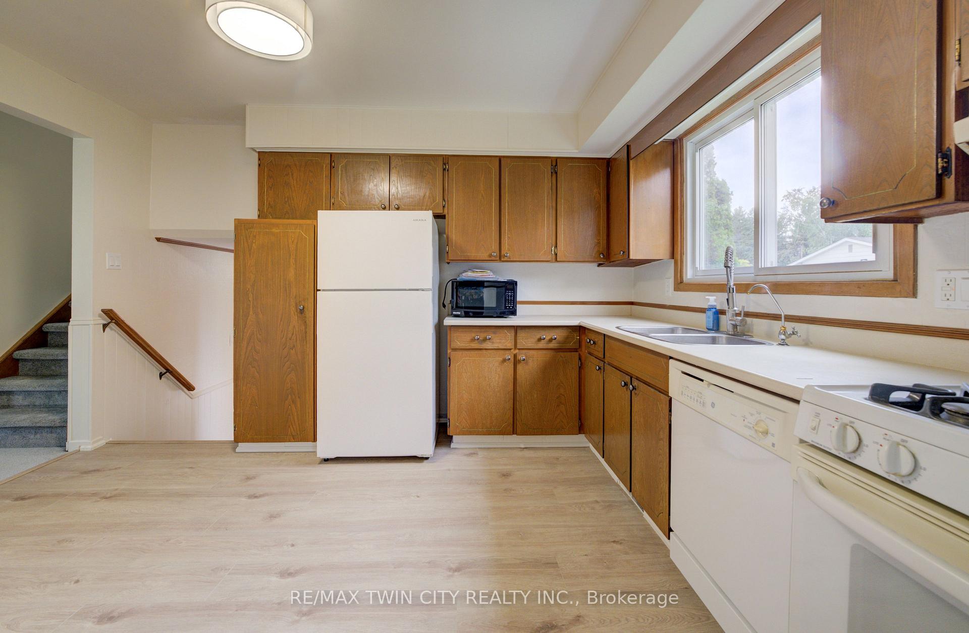 Photo 9 of 75 Balmoral Drive, Guelph, Riverside Park — HOMEH