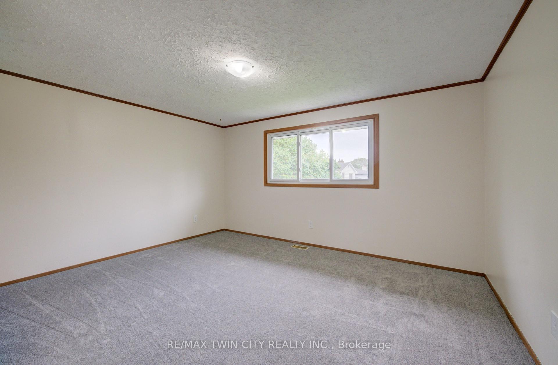 Photo 12 of 75 Balmoral Drive, Guelph, Riverside Park — HOMEH