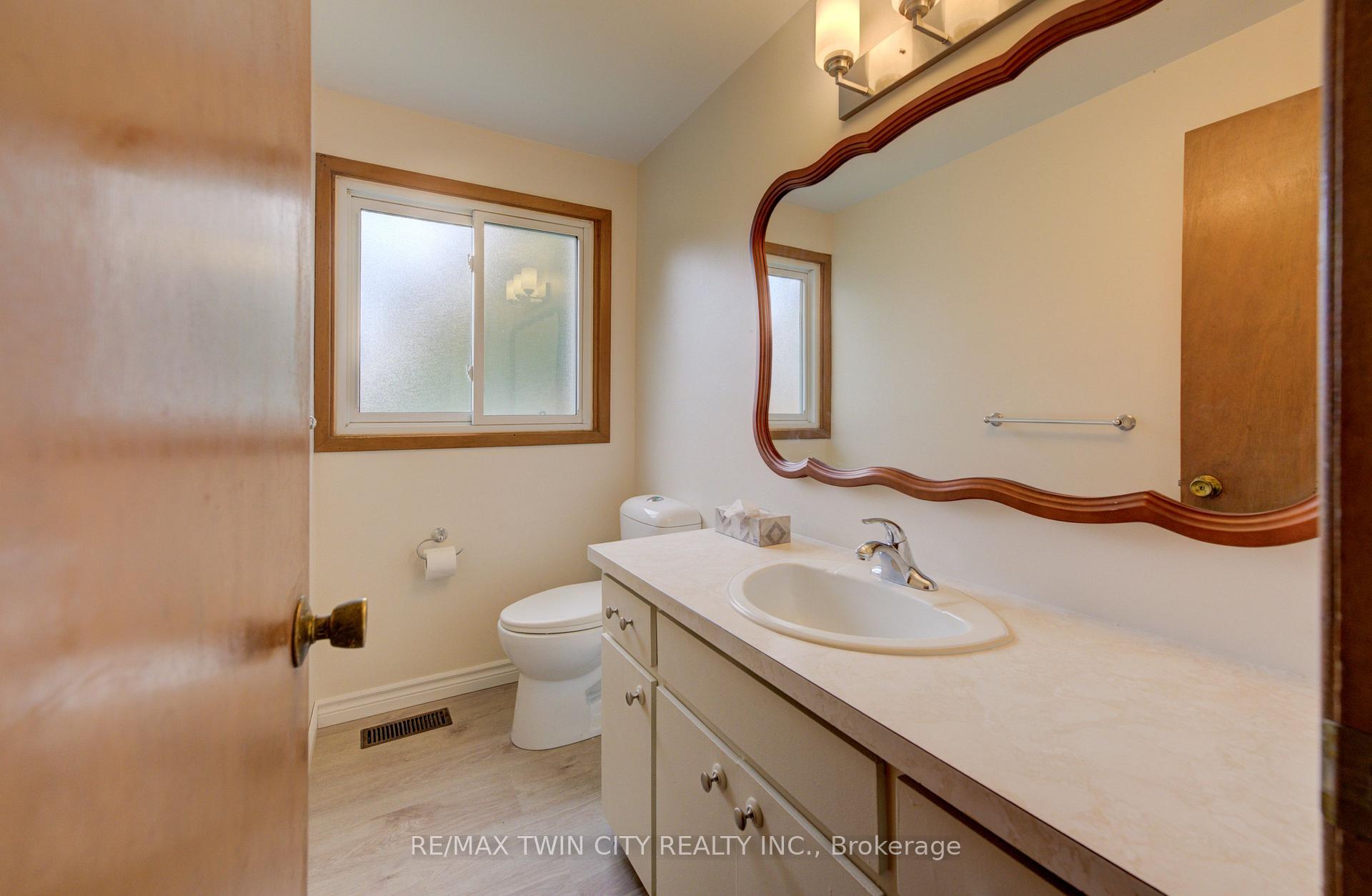 Photo 20 of 75 Balmoral Drive, Guelph, Riverside Park — HOMEH