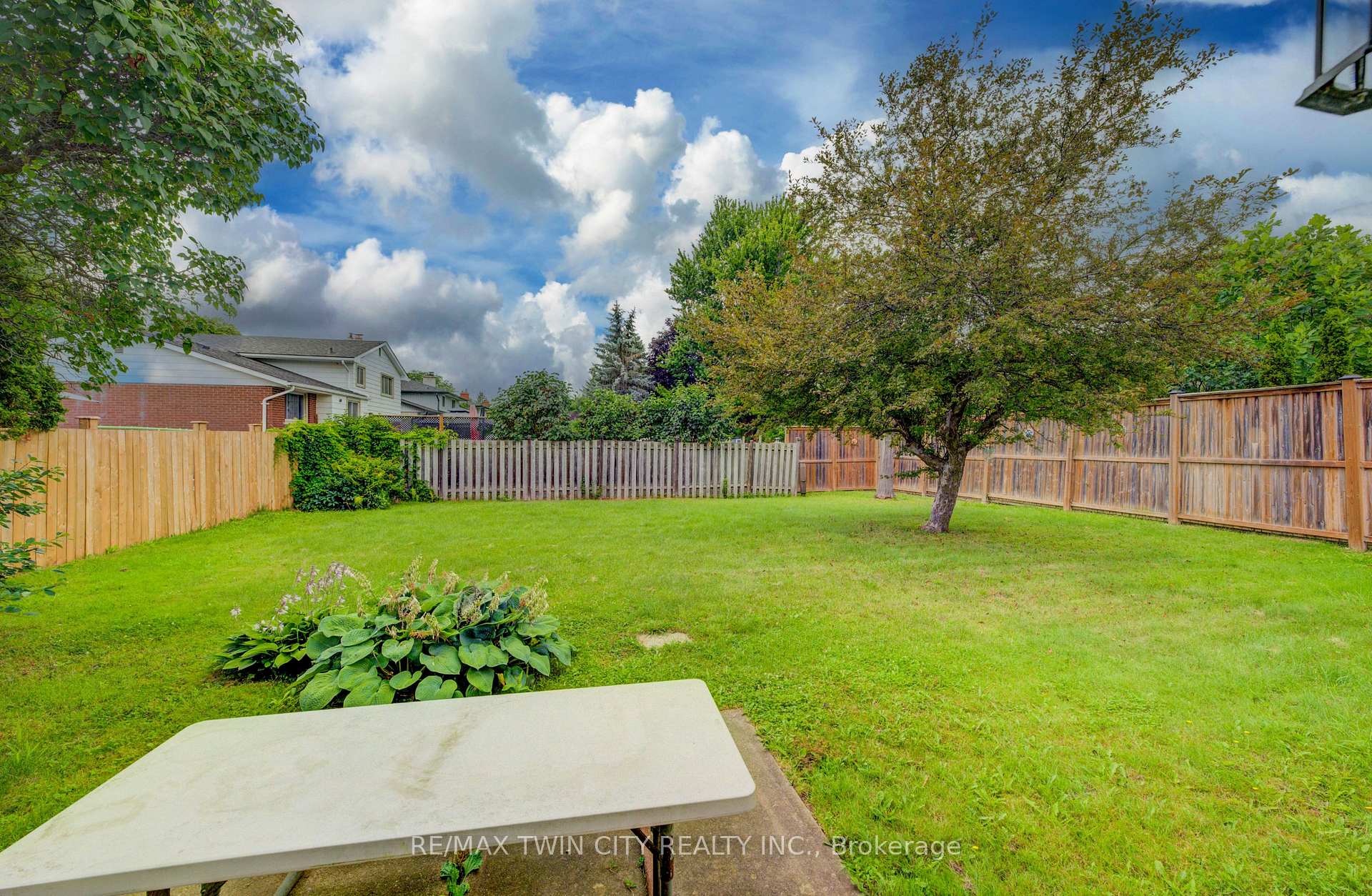 Photo 24 of 75 Balmoral Drive, Guelph, Riverside Park — HOMEH