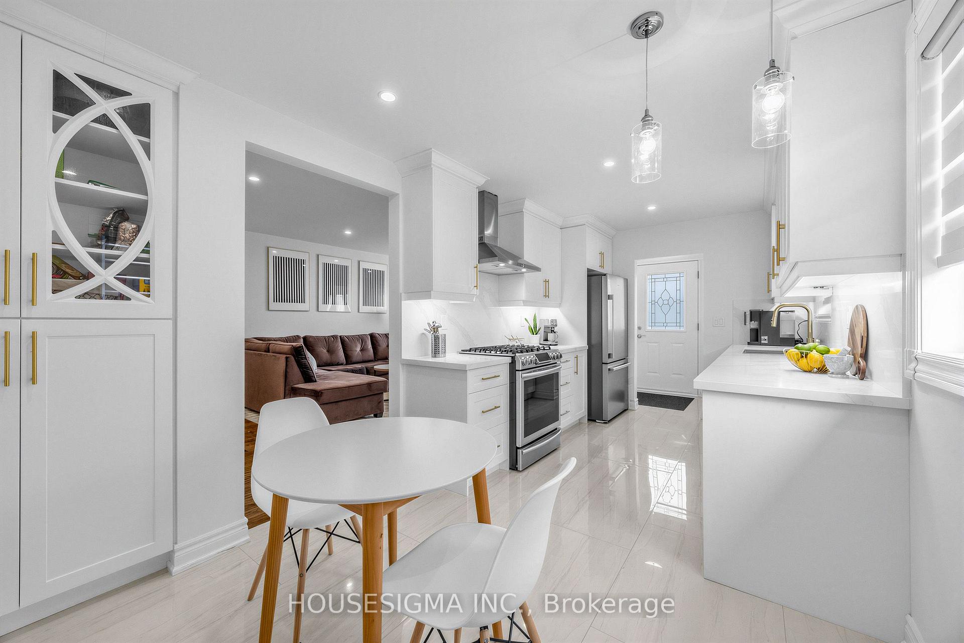 Photo 8 of 61 Ruthmar Crescent, North York, Black Creek — HOMEH