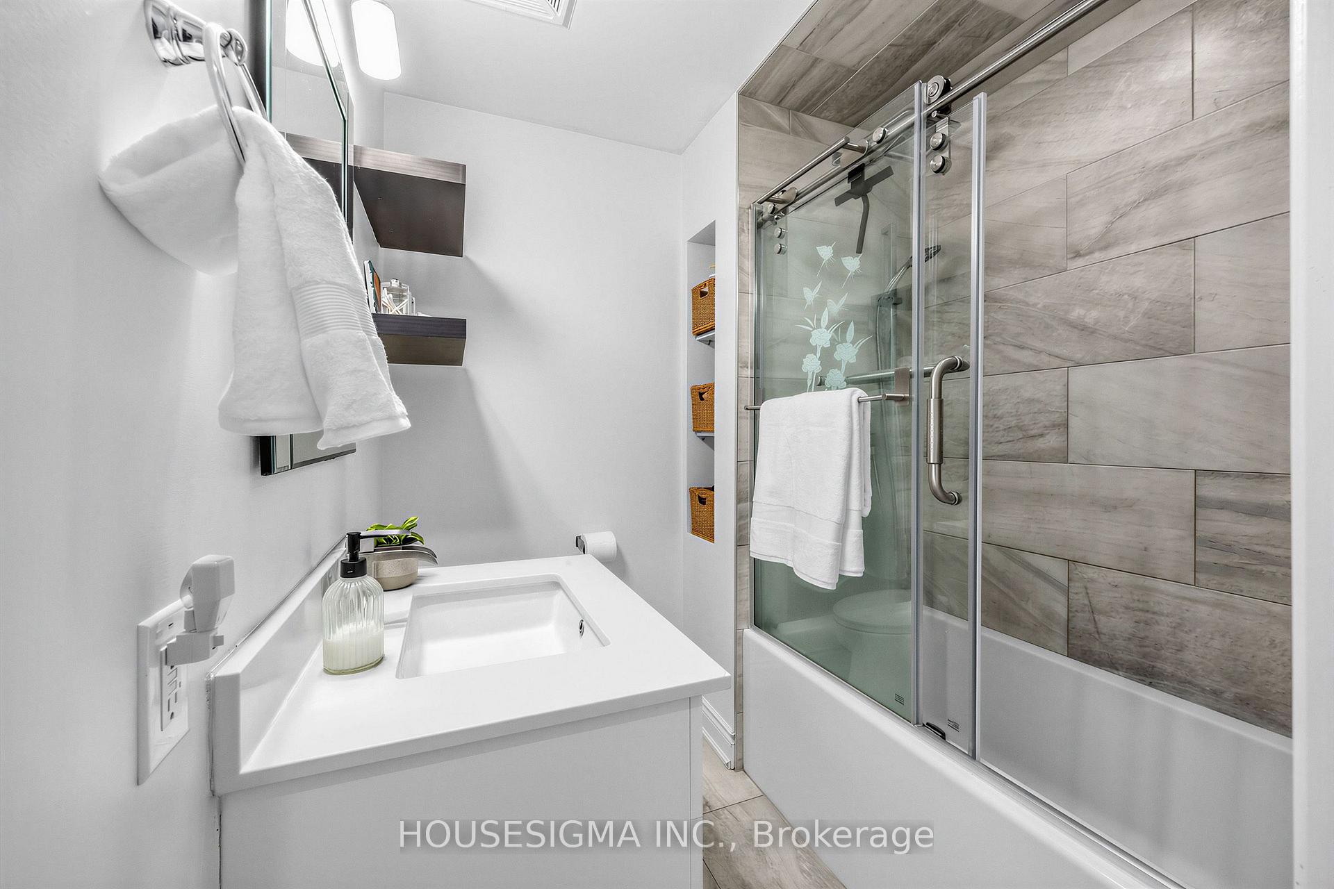 Photo 15 of 61 Ruthmar Crescent, North York, Black Creek — HOMEH