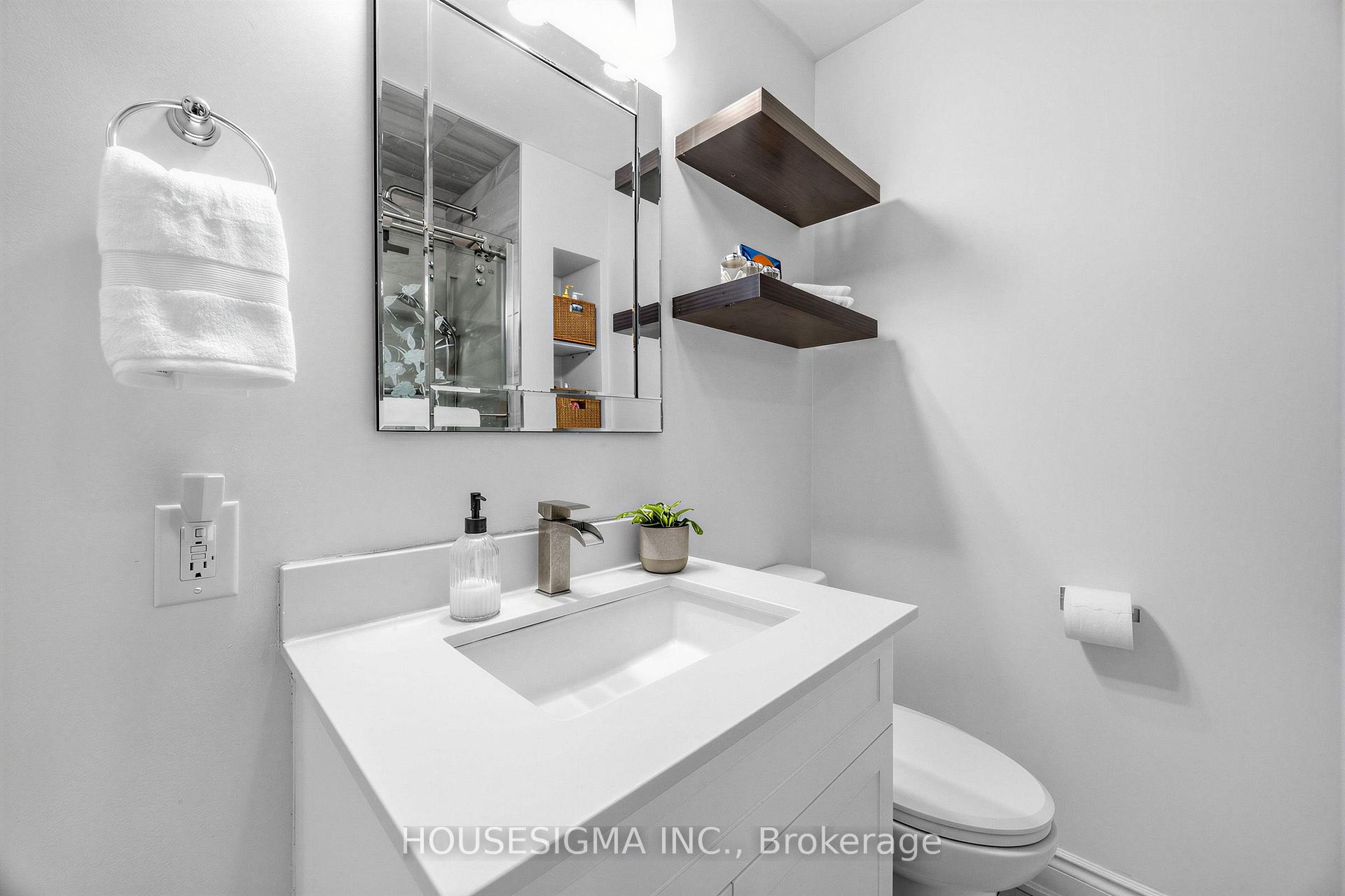 Photo 16 of 61 Ruthmar Crescent, North York, Black Creek — HOMEH