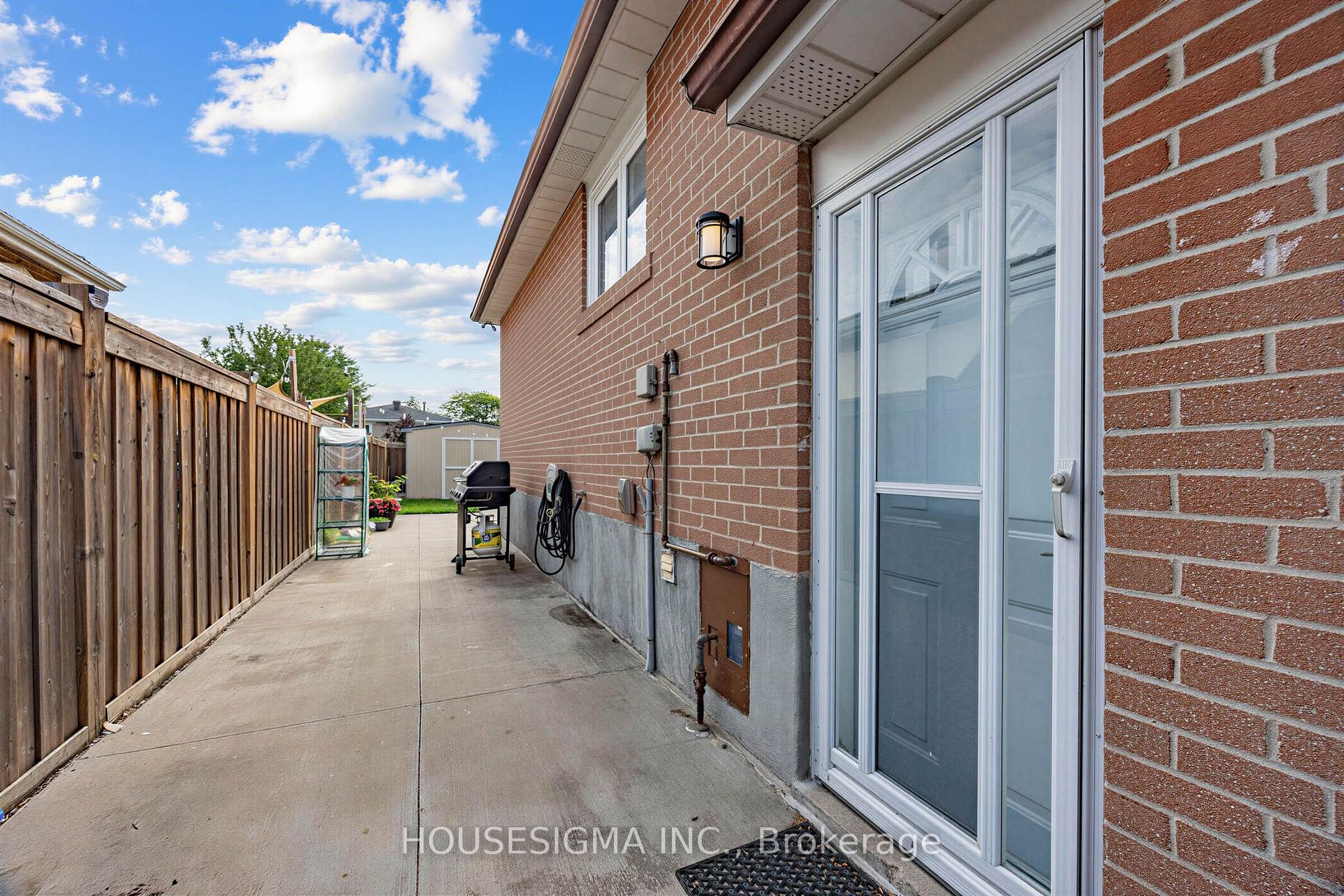 Photo 22 of 61 Ruthmar Crescent, North York, Black Creek — HOMEH