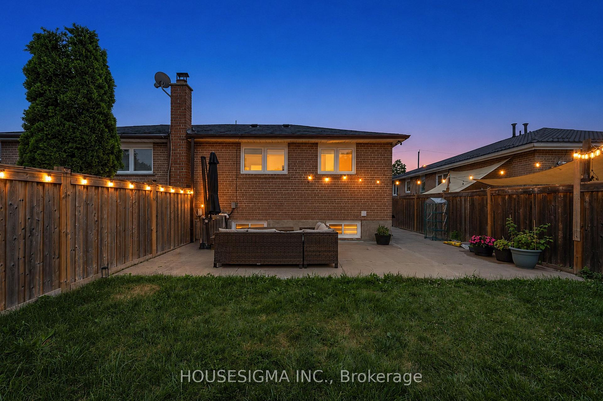 Photo 25 of 61 Ruthmar Crescent, North York, Black Creek — HOMEH
