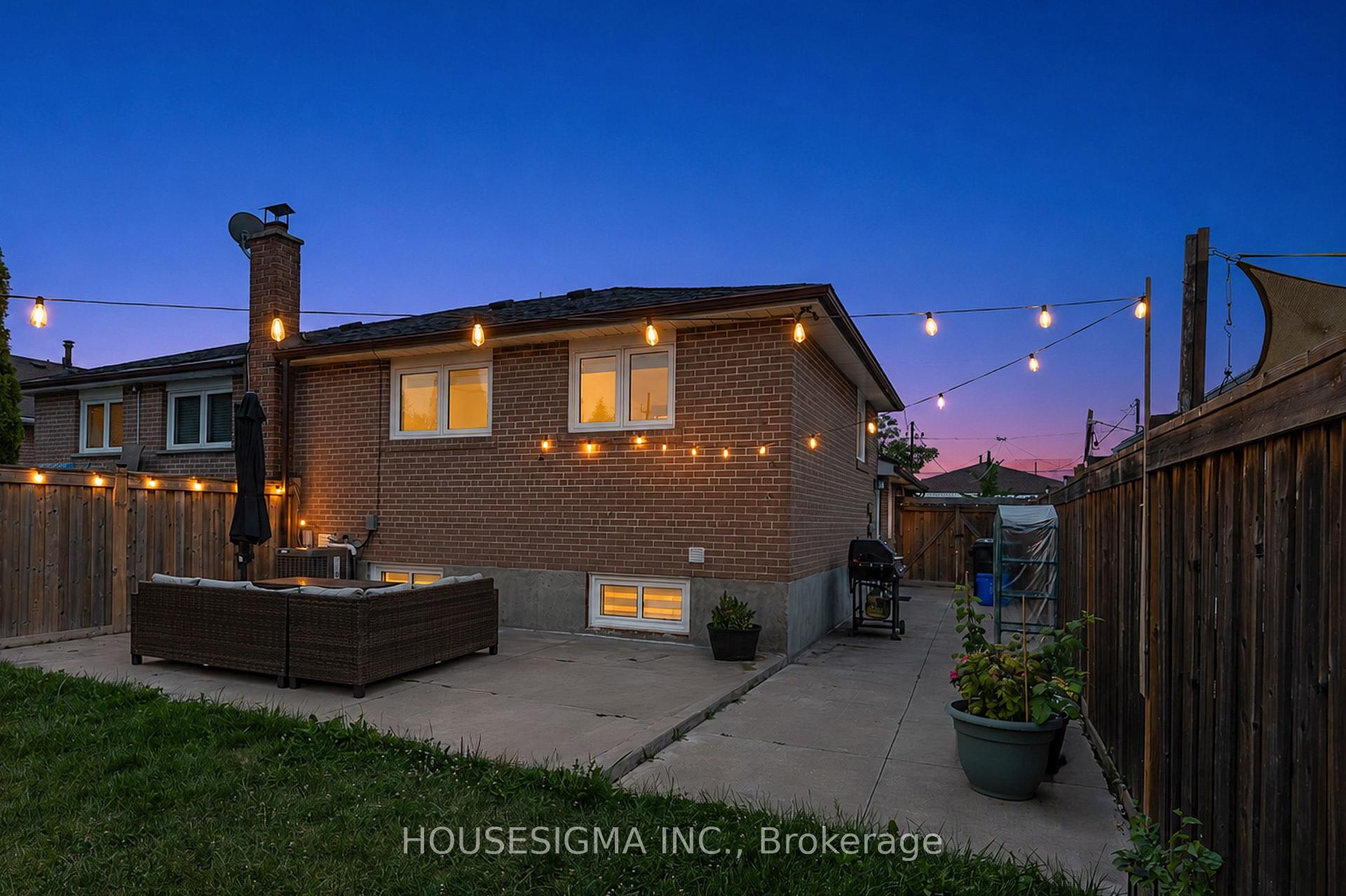 Photo 26 of 61 Ruthmar Crescent, North York, Black Creek — HOMEH