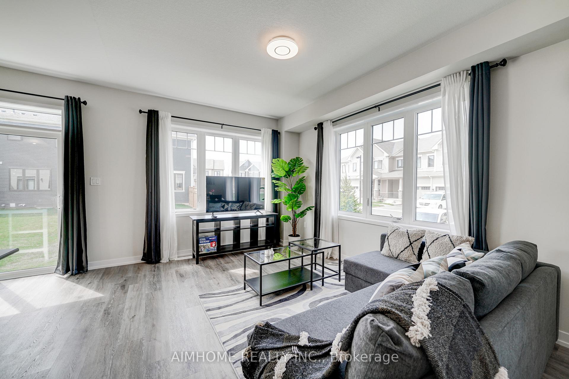 Photo 12 of Unit 8, 7789 Kalar Road, Niagara Falls, Brown — HOMEH