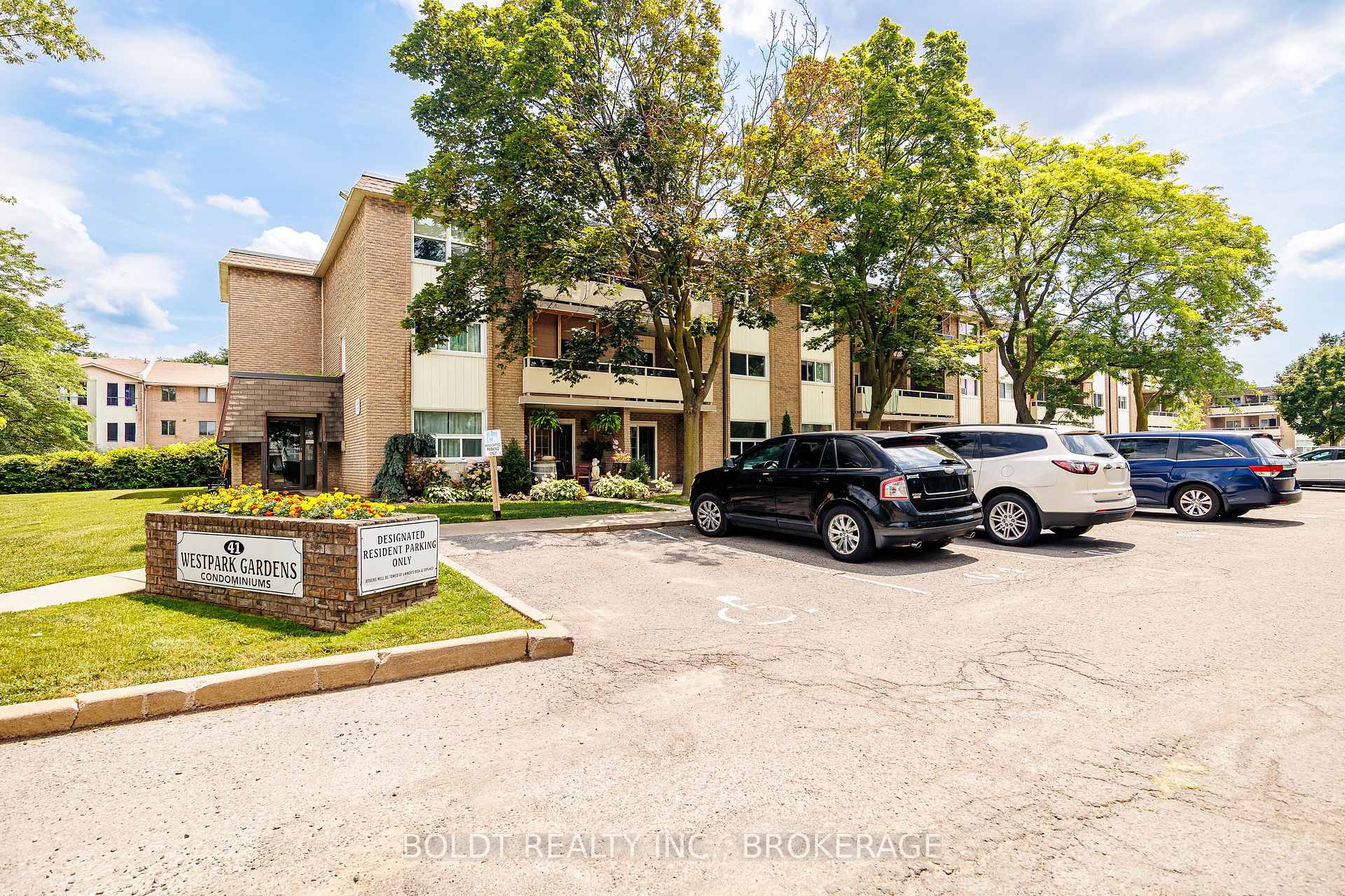 Photo 2 of Unit 209, 41 Rykert Street, St. Catharines, Western Hill — HOMEH