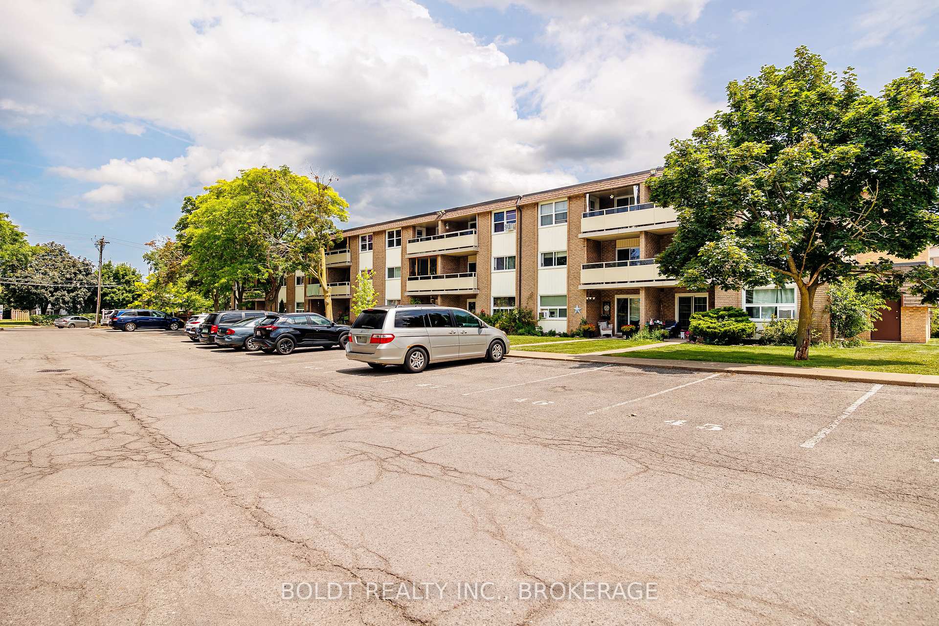 Photo 4 of Unit 209, 41 Rykert Street, St. Catharines, Western Hill — HOMEH