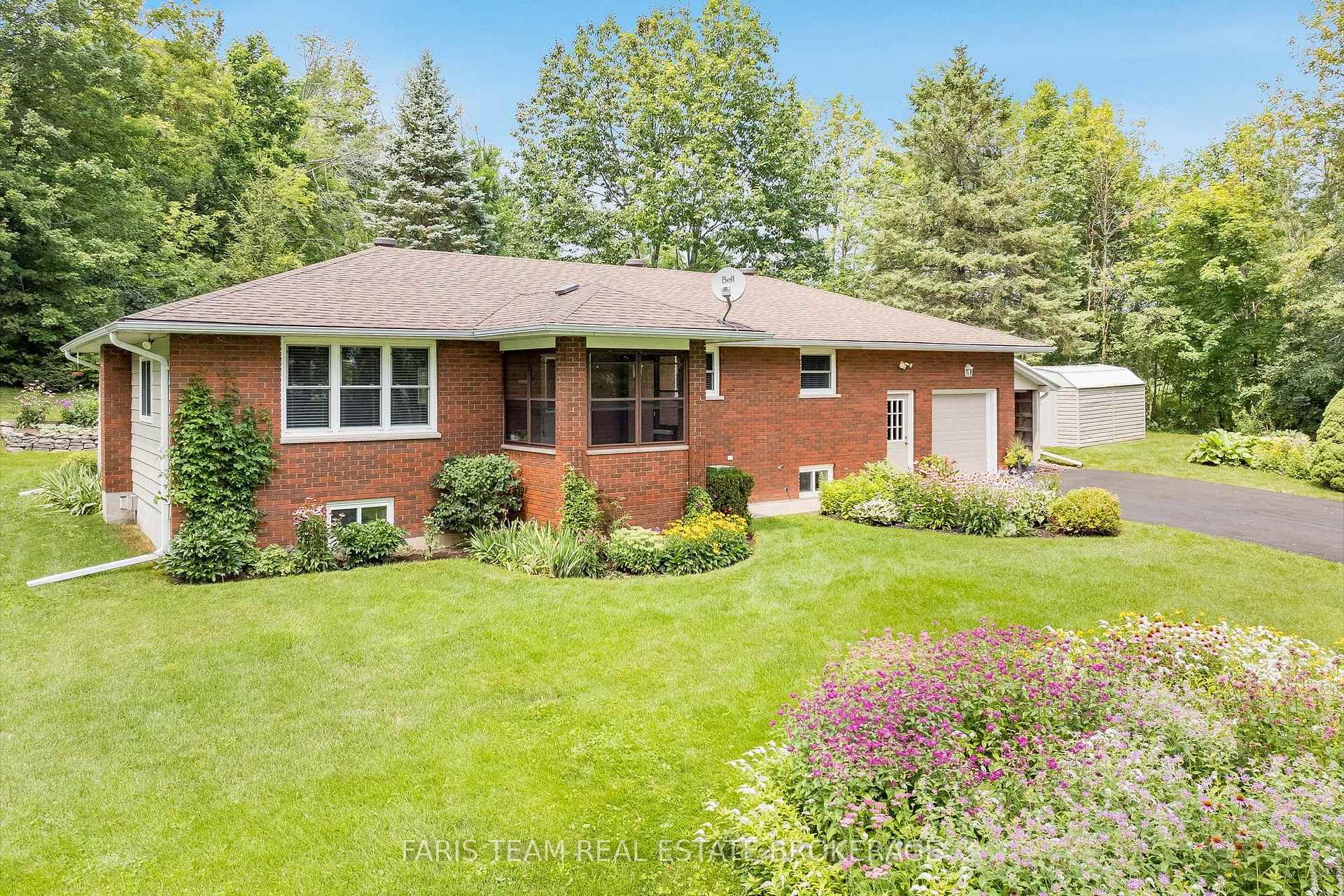 Photo 2 of 182 Moon Point Drive, Oro-Medonte, Rural Oro-Medonte — HOMEH