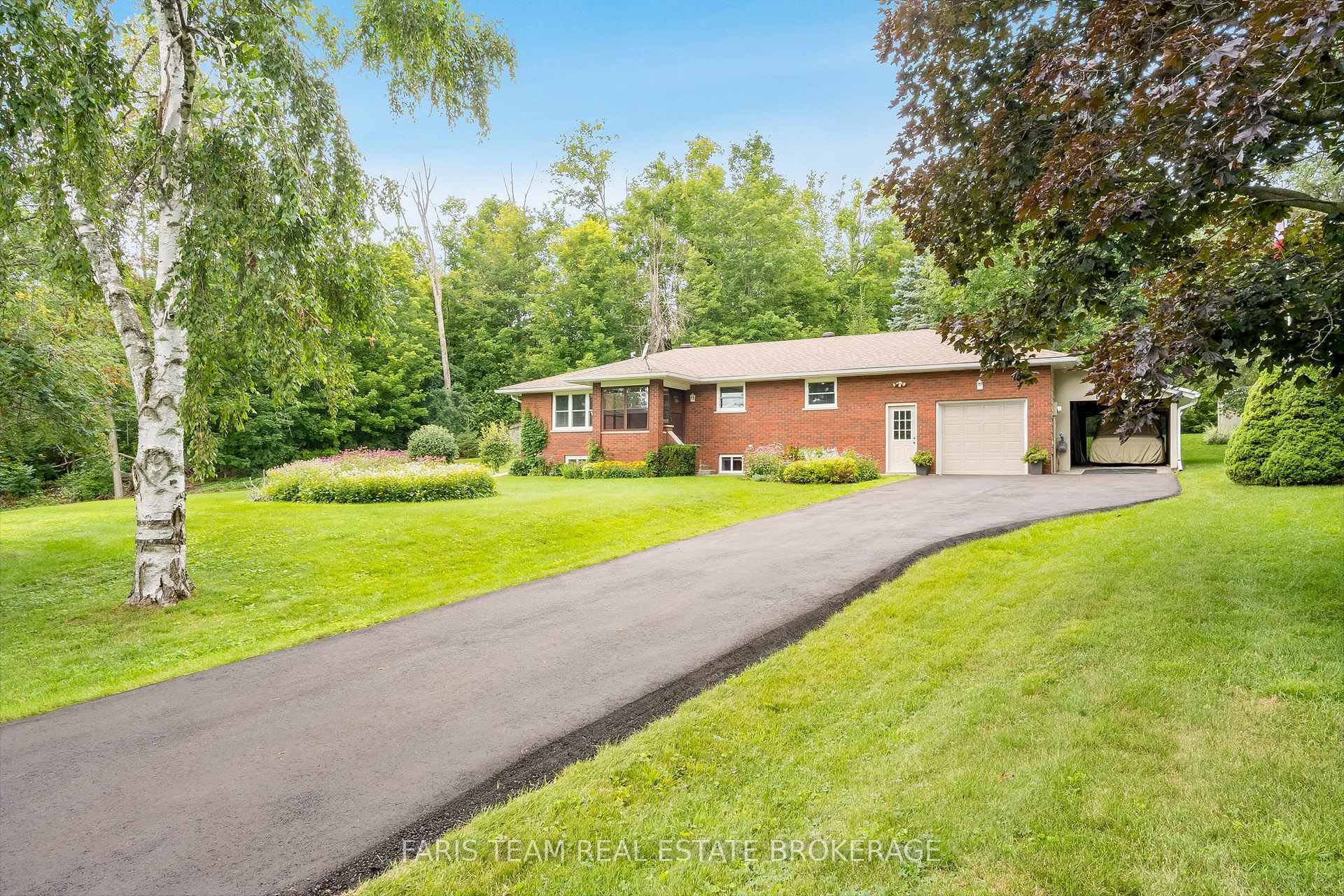Photo 3 of 182 Moon Point Drive, Oro-Medonte, Rural Oro-Medonte — HOMEH