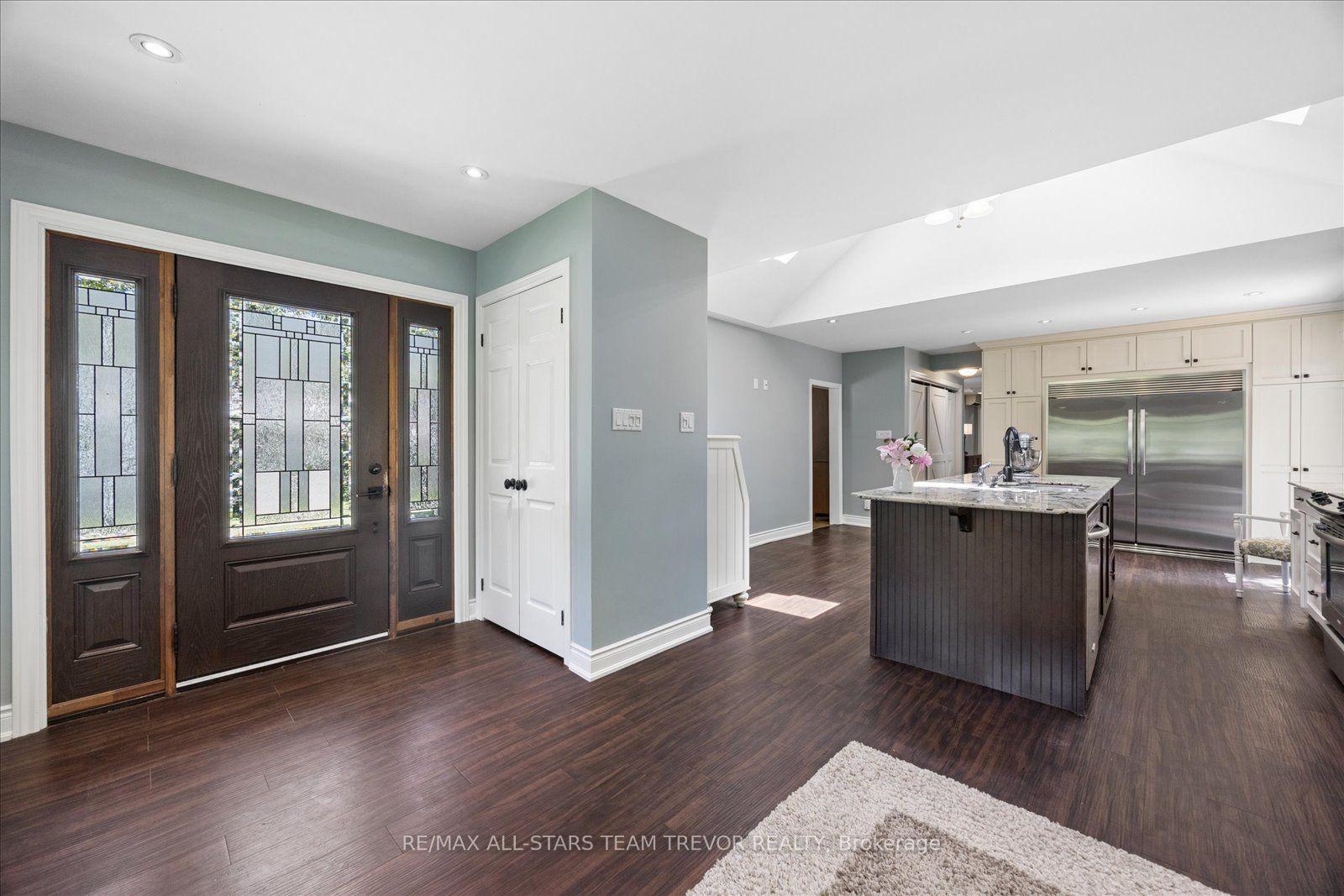 Photo 3 of 33 Kelenna Drive, Georgina, Sutton & Jackson's Point — HOMEH
