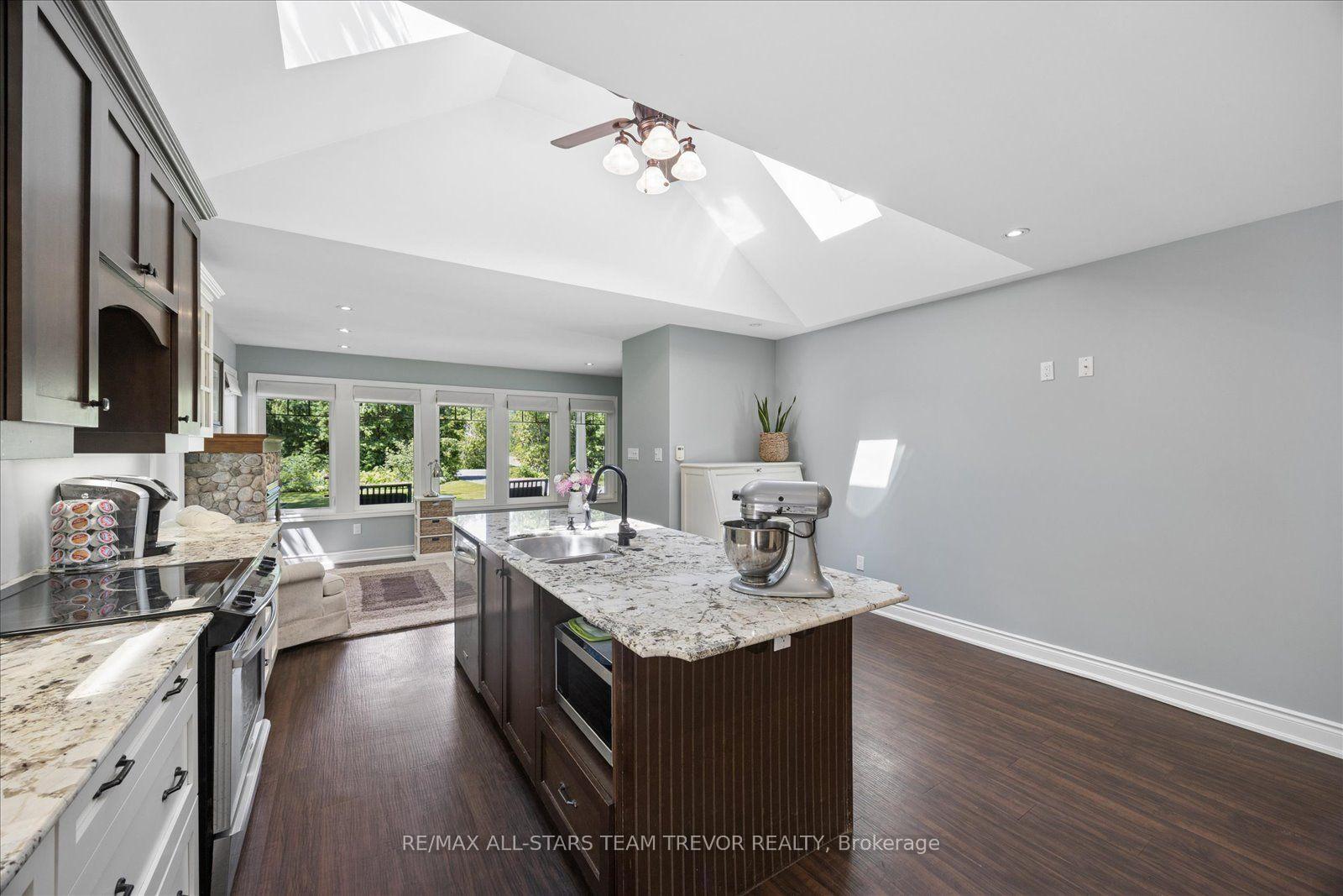 Photo 9 of 33 Kelenna Drive, Georgina, Sutton & Jackson's Point — HOMEH