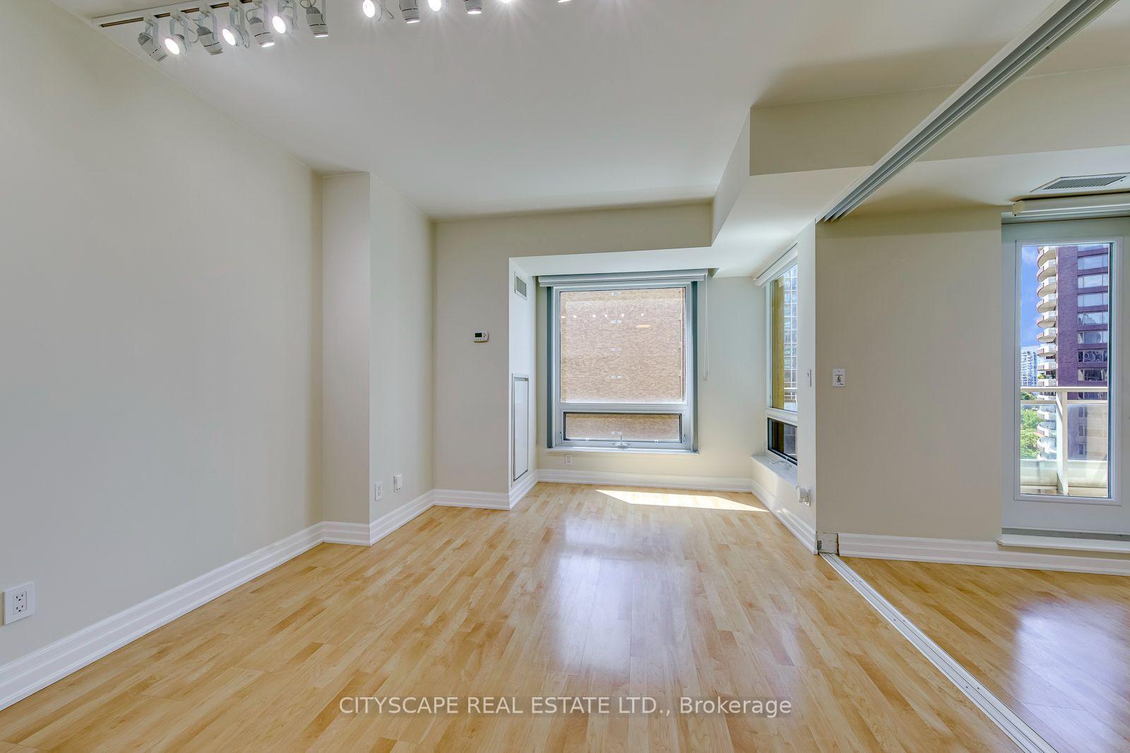 Photo 4 of Unit 1108, 8 Scollard Street, Toronto, The Annex — HOMEH
