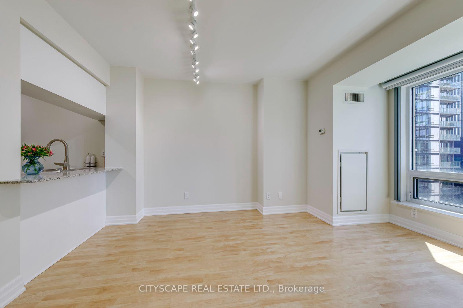 Photo 6 of Unit 1108, 8 Scollard Street, Toronto, The Annex — HOMEH