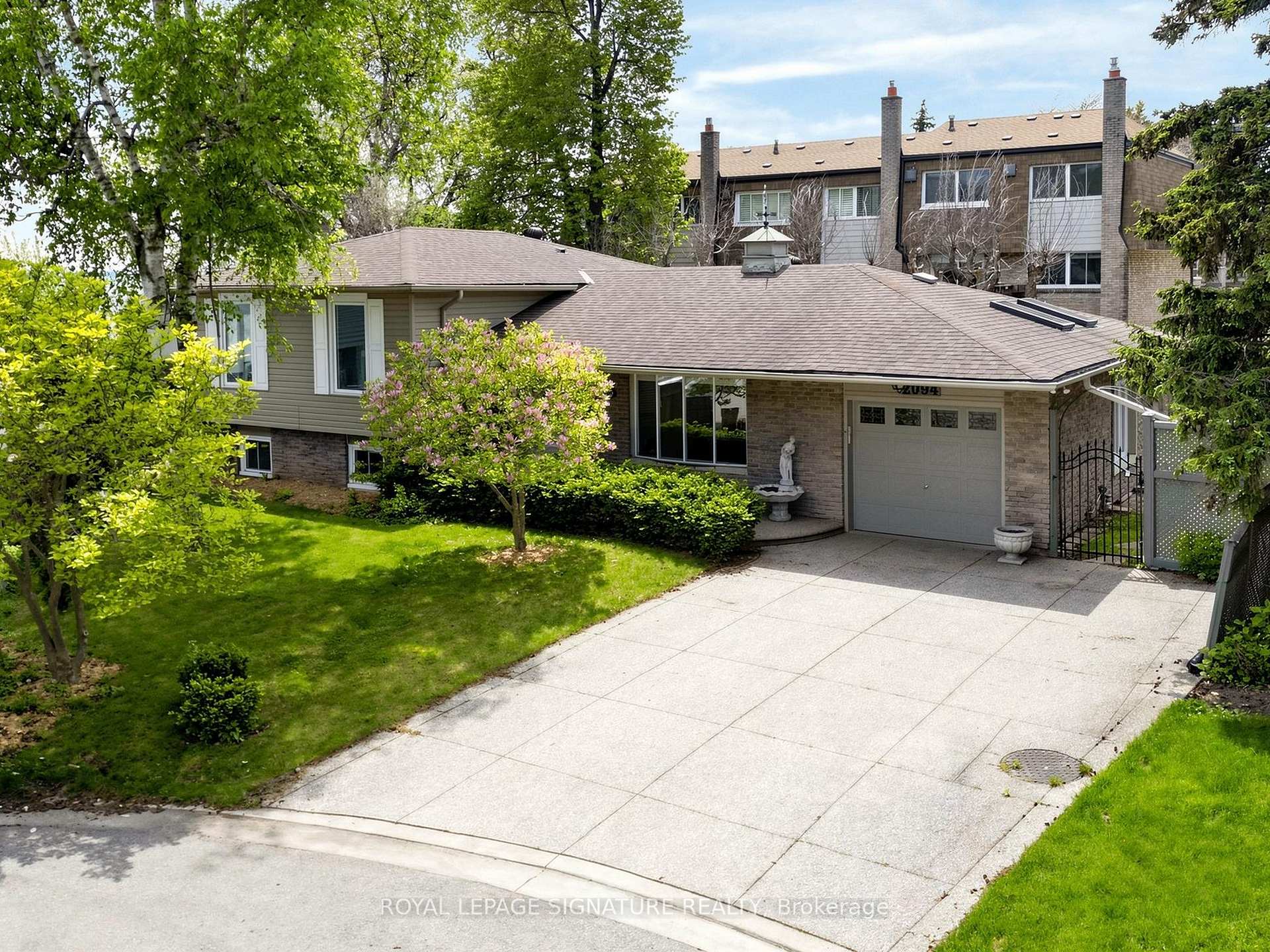 Photo 1 of 2094 Water's Edge Drive, Oakville, Bronte — HOMEH