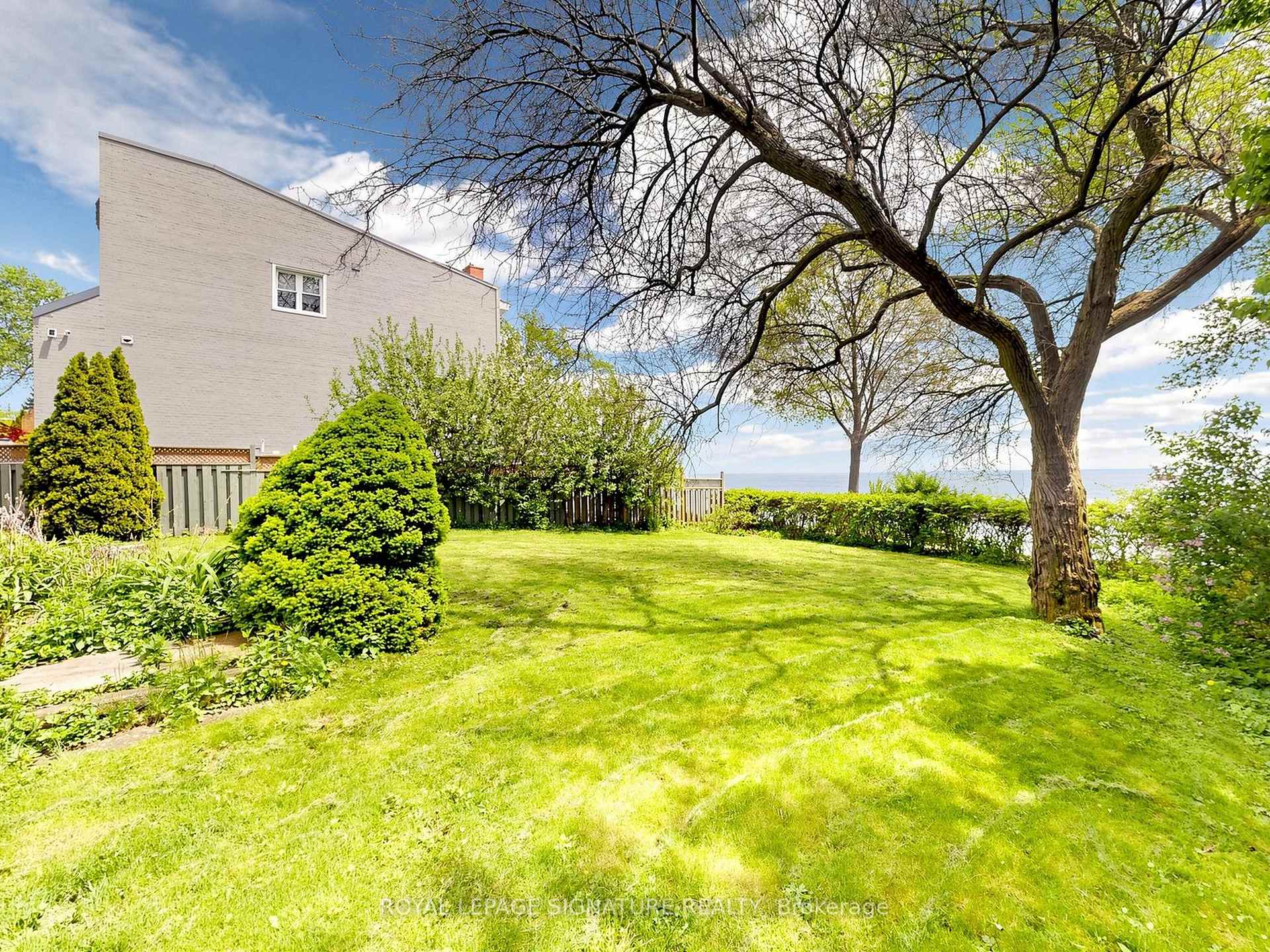 Photo 2 of 2094 Water's Edge Drive, Oakville, Bronte — HOMEH