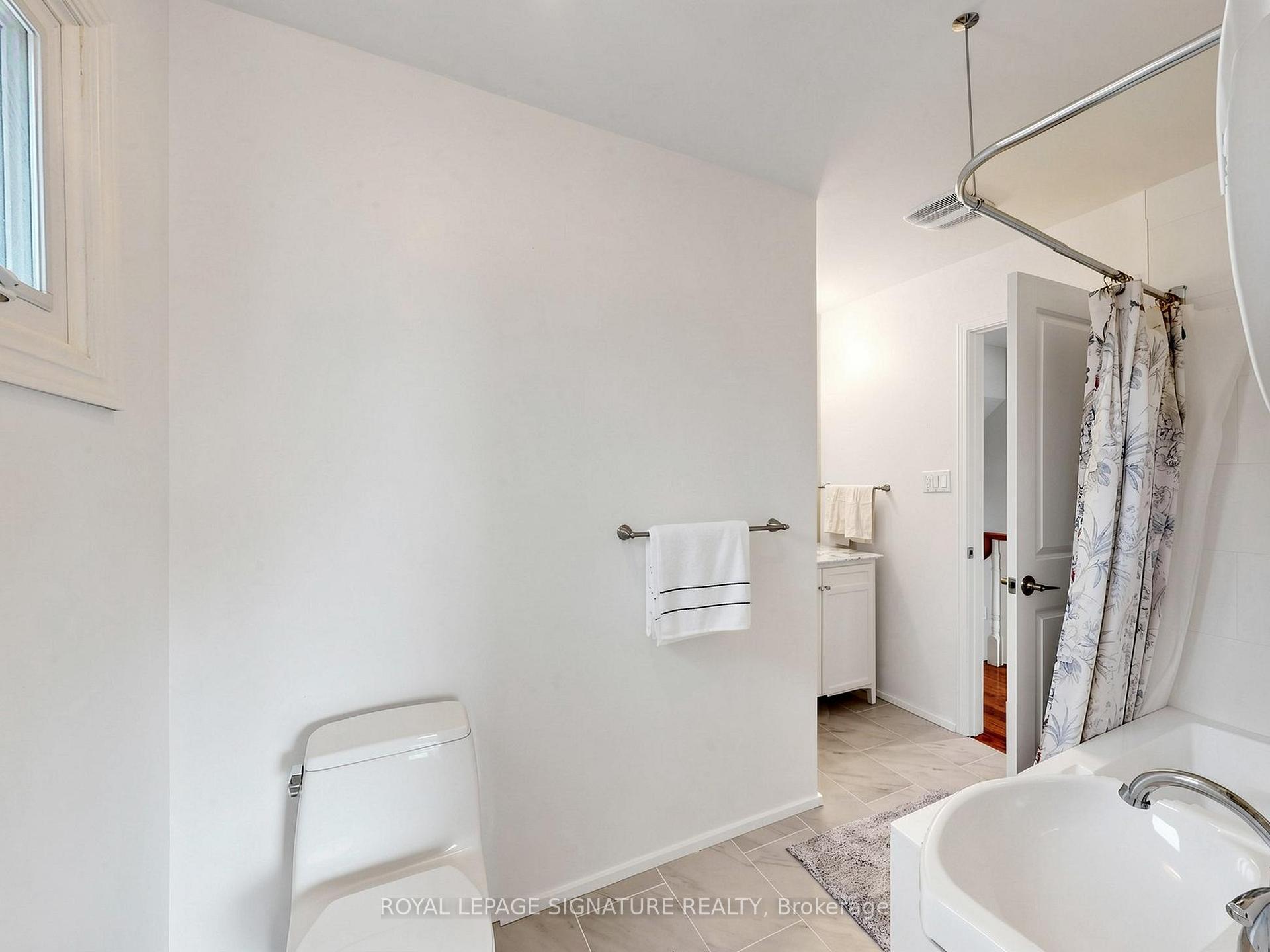 Photo 25 of 2094 Water's Edge Drive, Oakville, Bronte — HOMEH