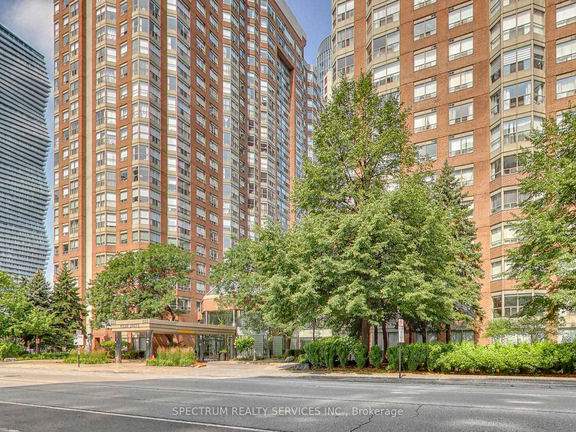 Photo 1 of 325 Webb Drive, Mississauga, City Centre — HOMEH
