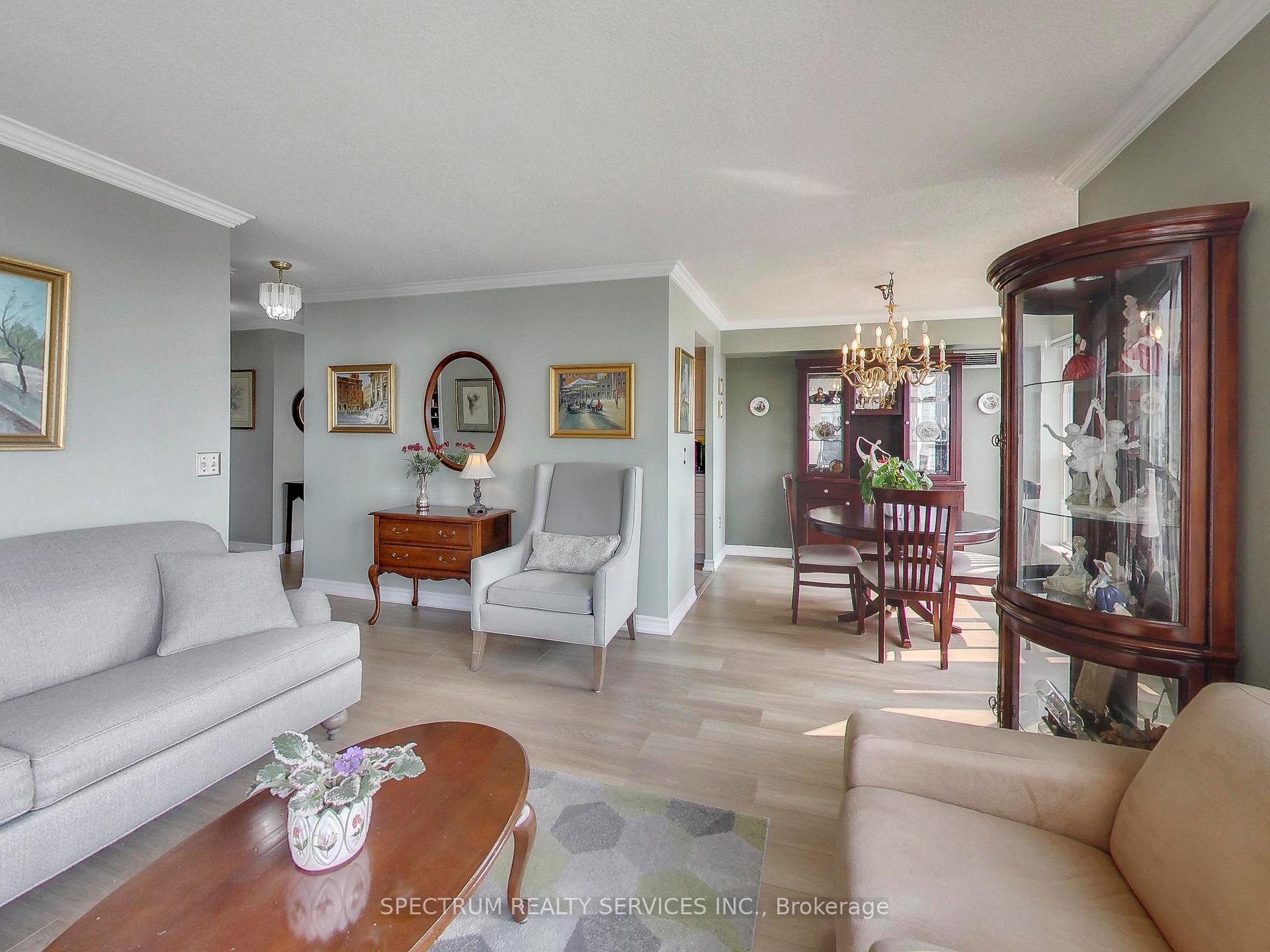 Photo 4 of 325 Webb Drive, Mississauga, City Centre — HOMEH
