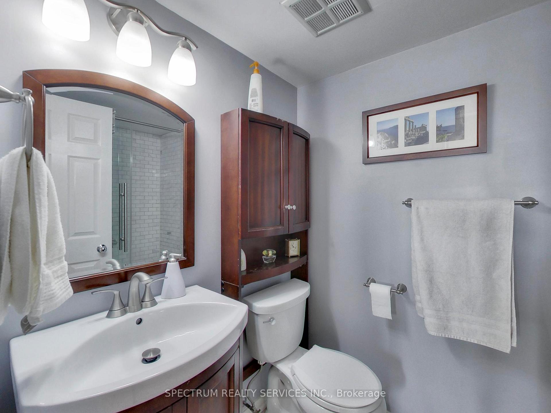 Photo 8 of 325 Webb Drive, Mississauga, City Centre — HOMEH