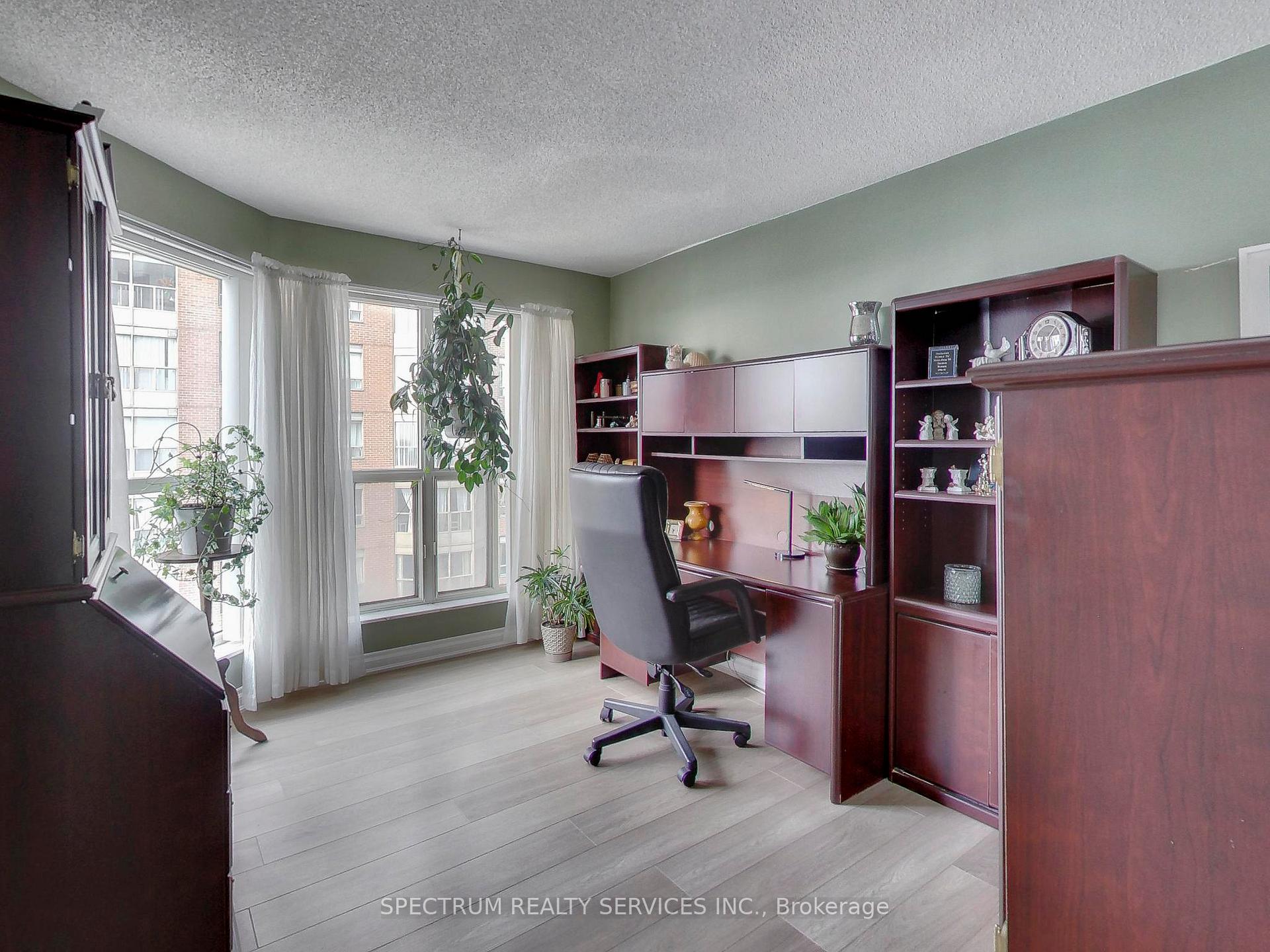 Photo 9 of 325 Webb Drive, Mississauga, City Centre — HOMEH