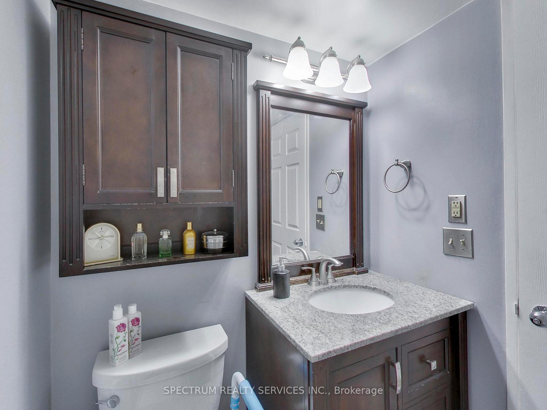 Photo 10 of 325 Webb Drive, Mississauga, City Centre — HOMEH