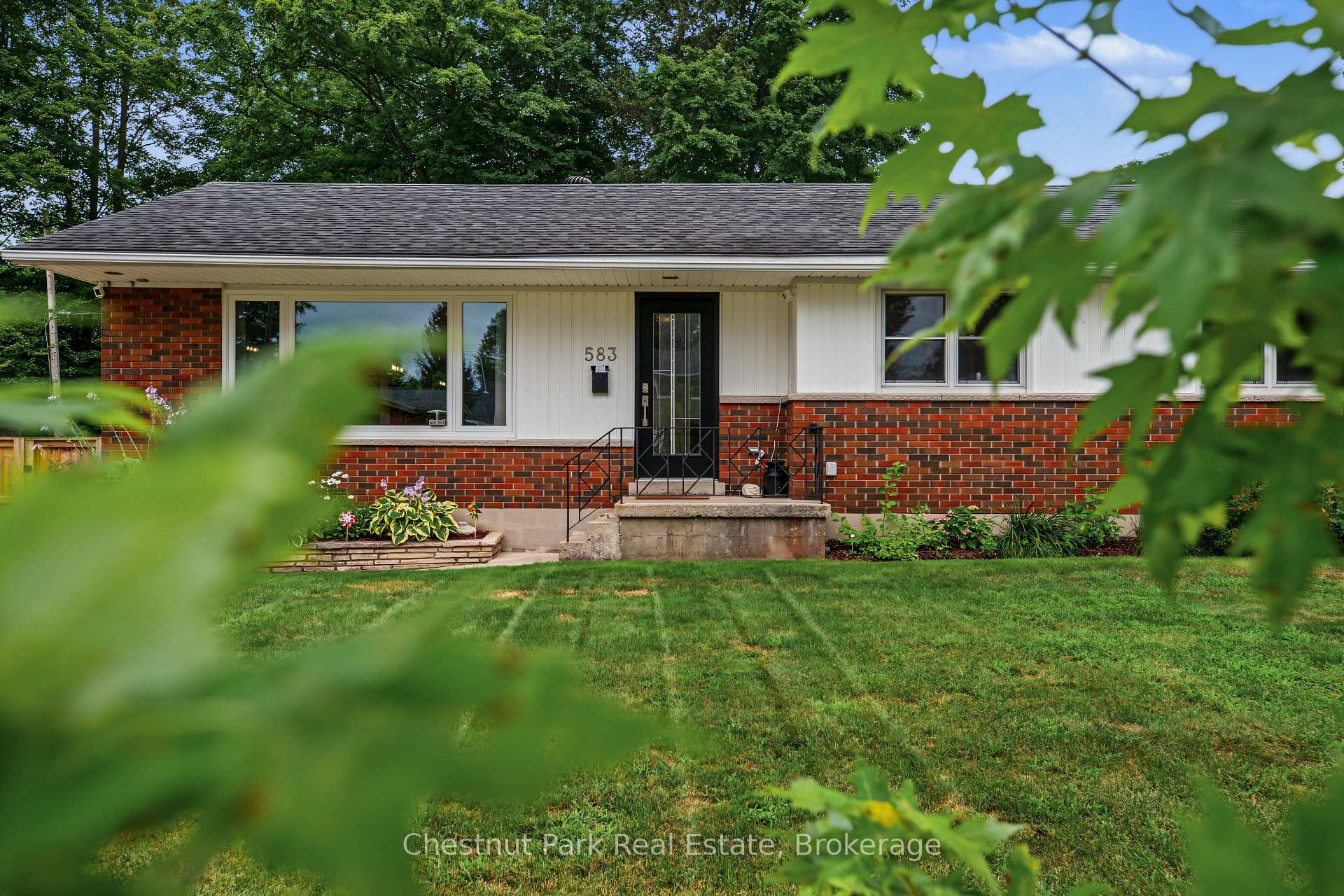 Photo 1 of 583 6th Street W, Owen Sound — HOMEH