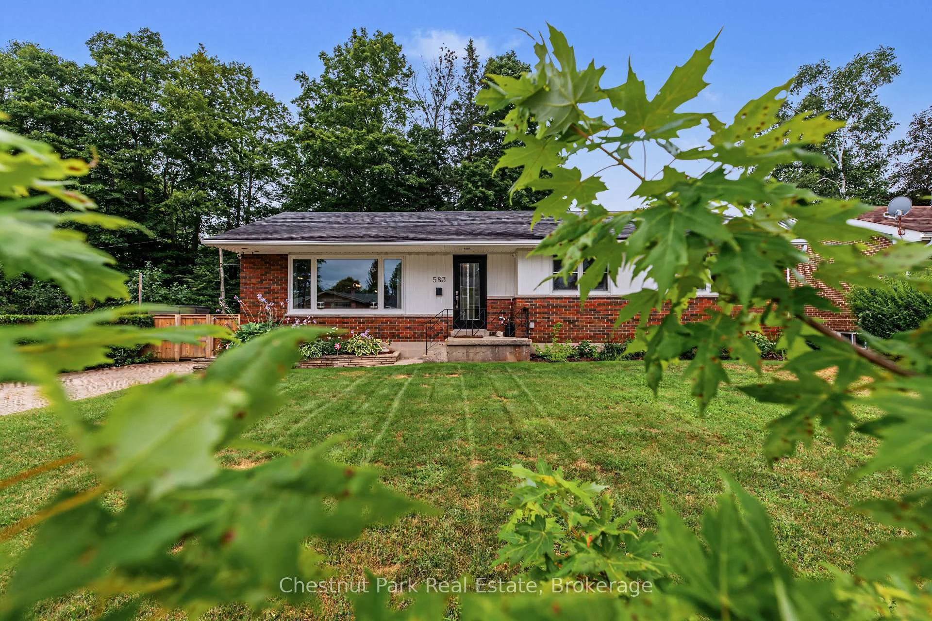 Photo 2 of 583 6th Street W, Owen Sound — HOMEH