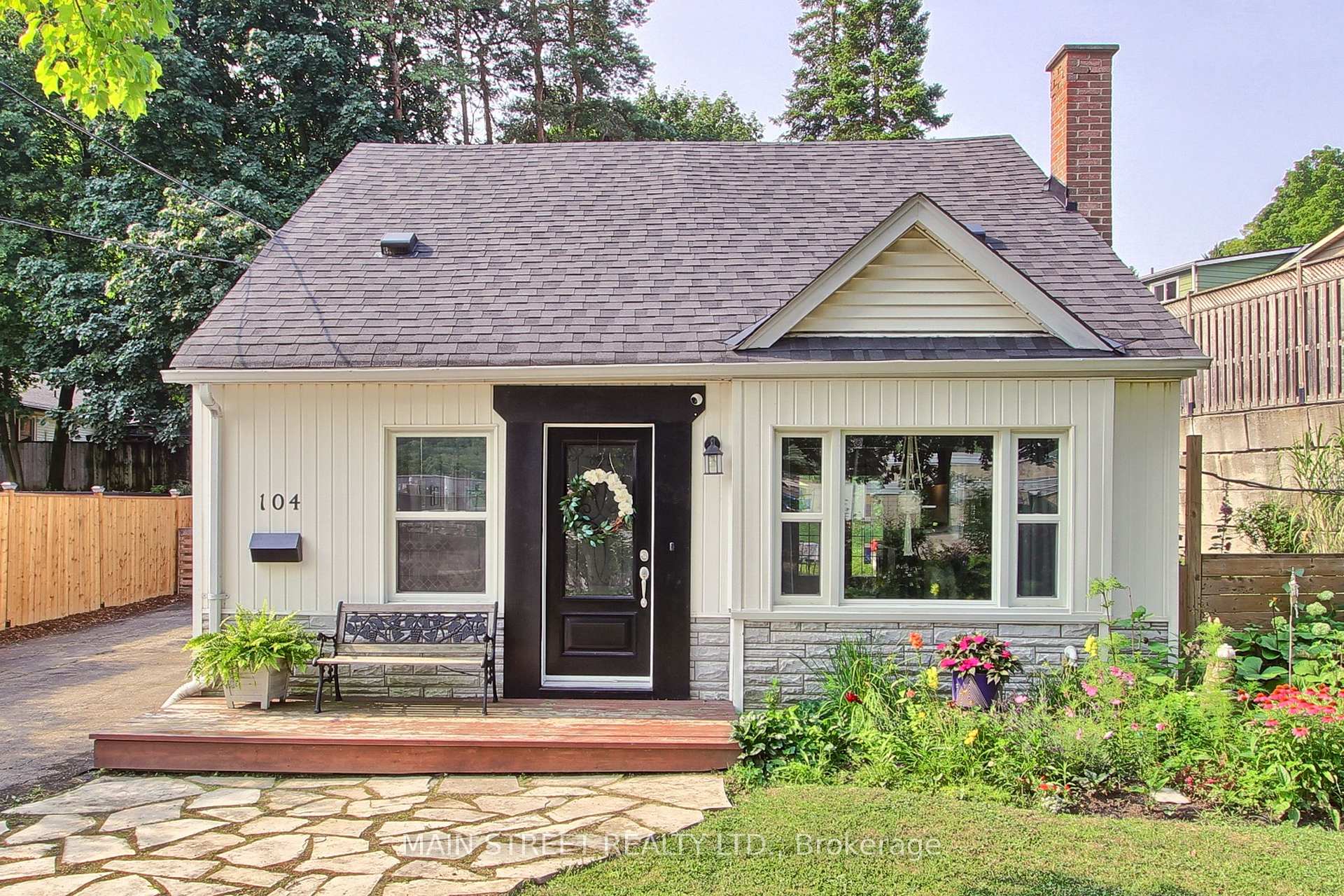 Photo 1 of 104 Mercer Street, Hamilton, Dundas — HOMEH