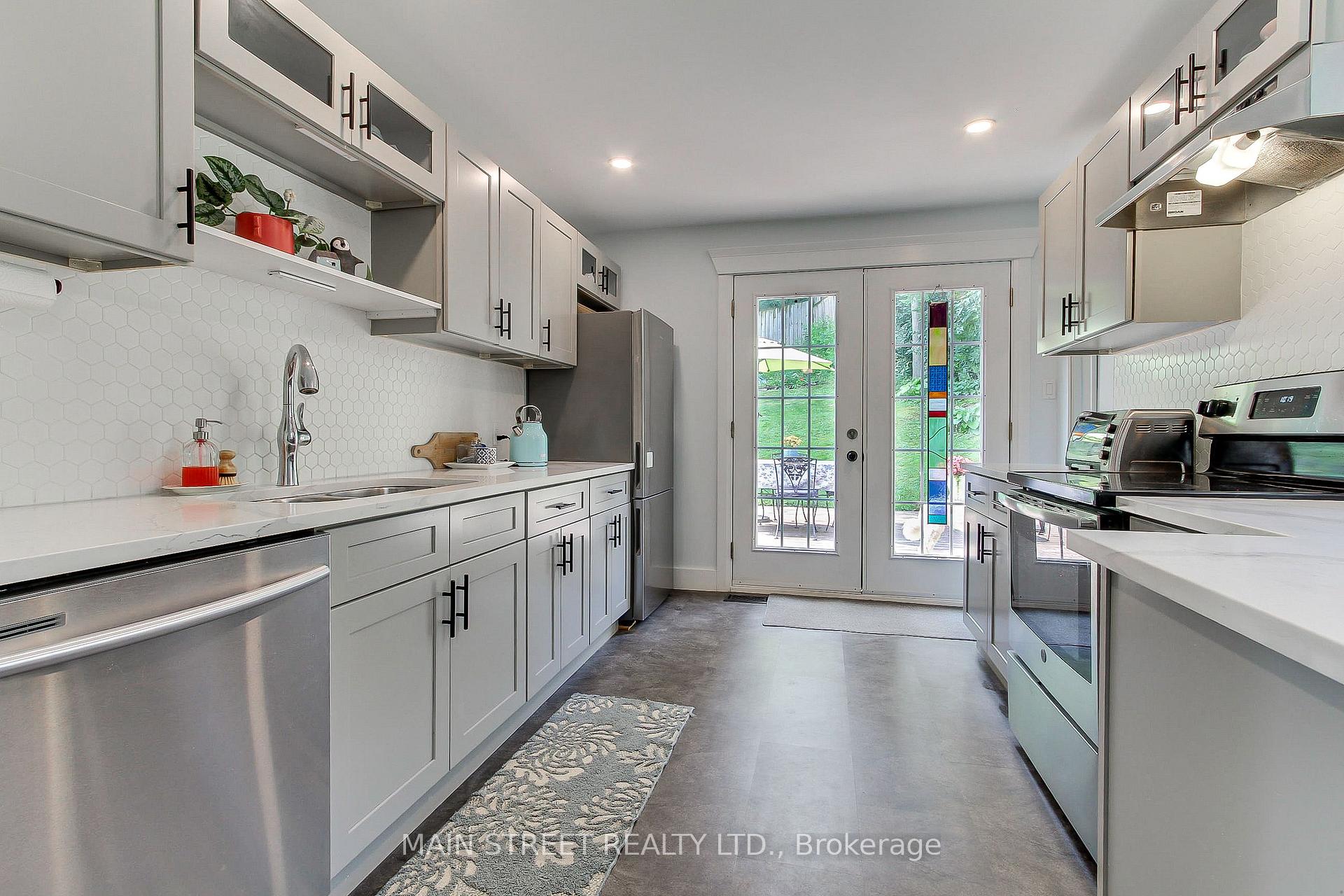 Photo 9 of 104 Mercer Street, Hamilton, Dundas — HOMEH