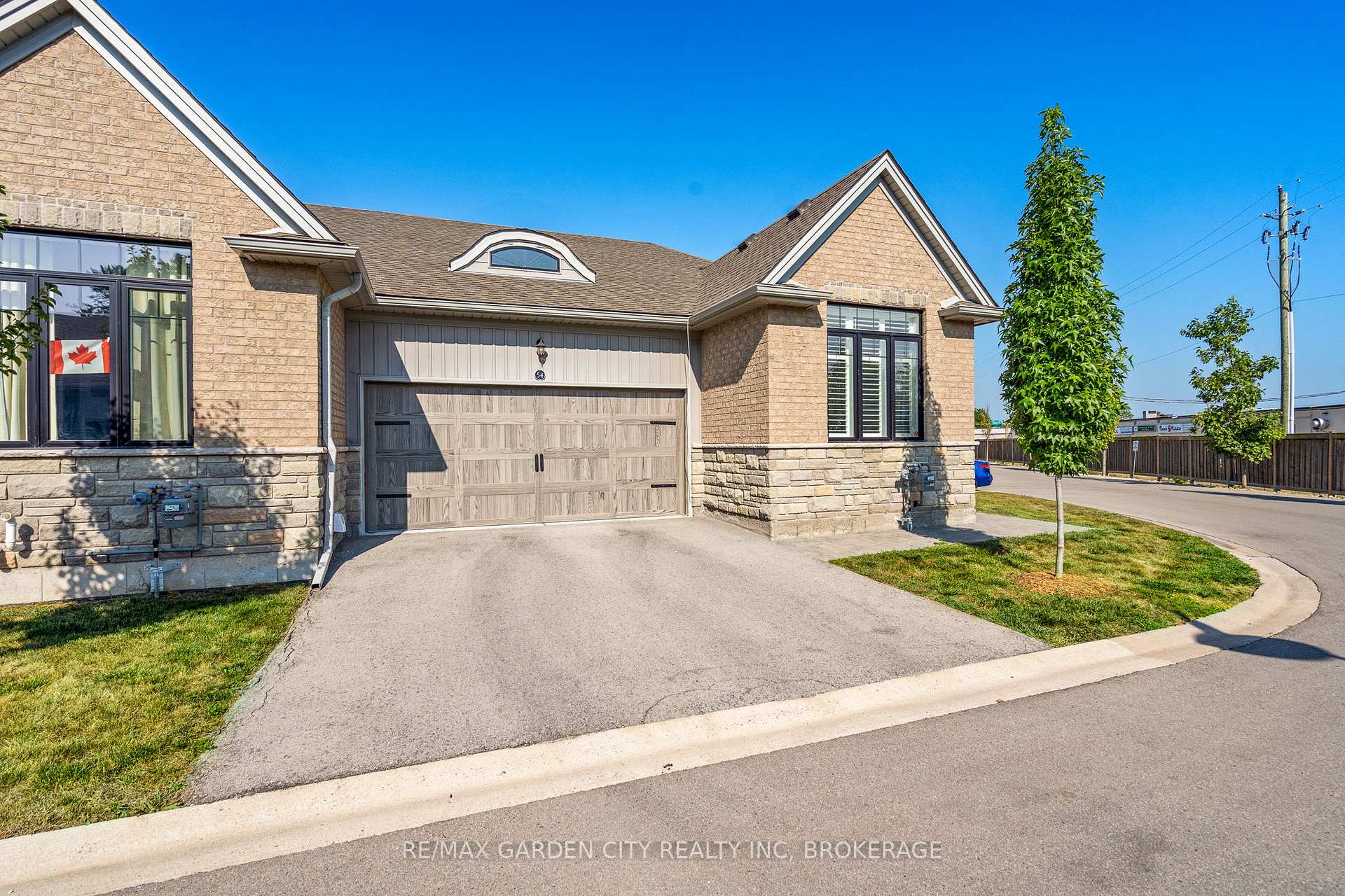 Photo 2 of 54 Borden Trail, Welland, Prince Charles — HOMEH