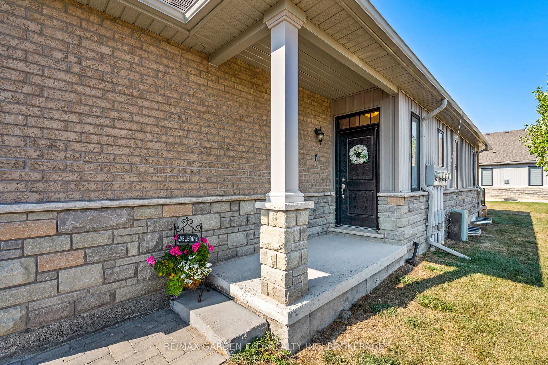 Photo 3 of 54 Borden Trail, Welland, Prince Charles — HOMEH