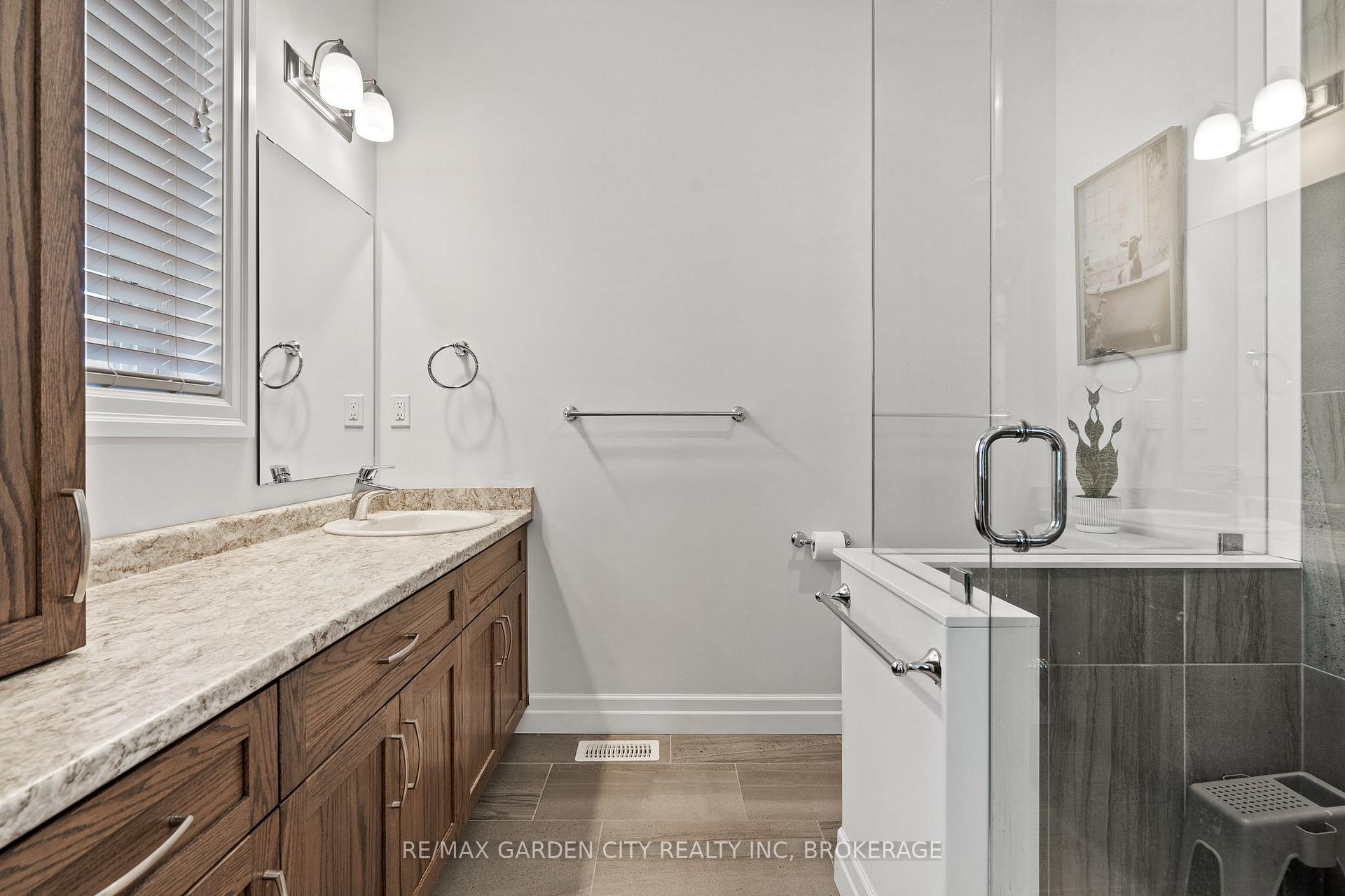 Photo 15 of 54 Borden Trail, Welland, Prince Charles — HOMEH