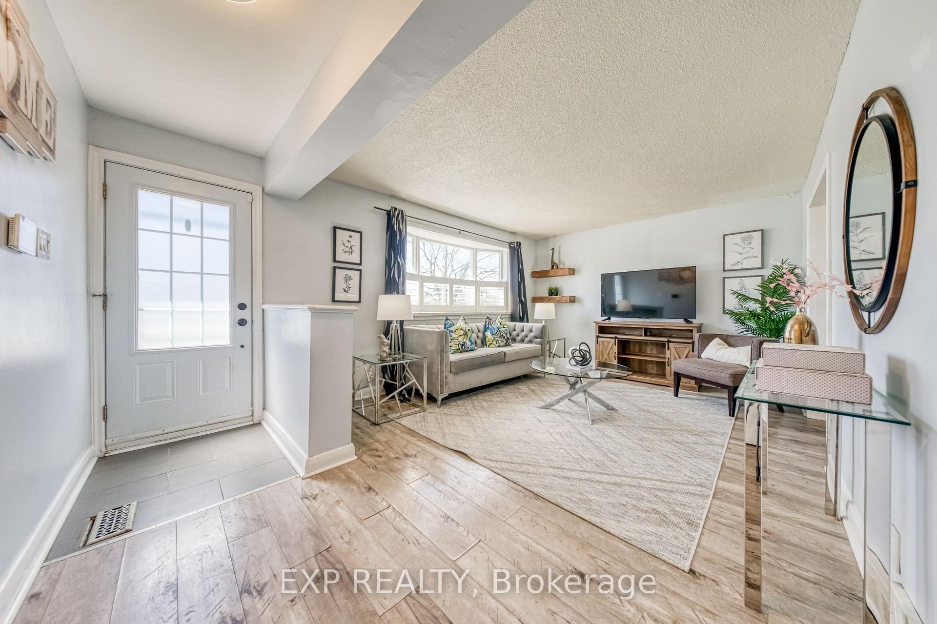 Photo 3 of 752 Eastbourne Avenue, Oshawa, Eastdale — HOMEH