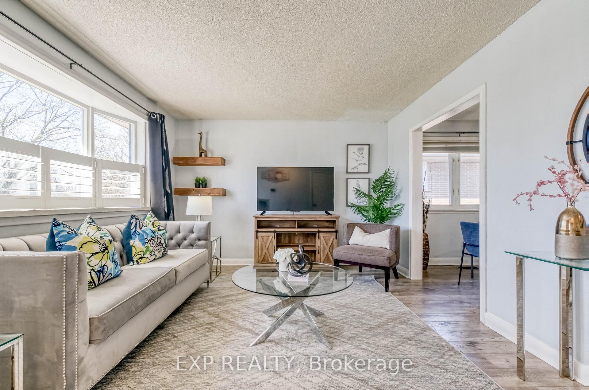 Photo 4 of 752 Eastbourne Avenue, Oshawa, Eastdale — HOMEH