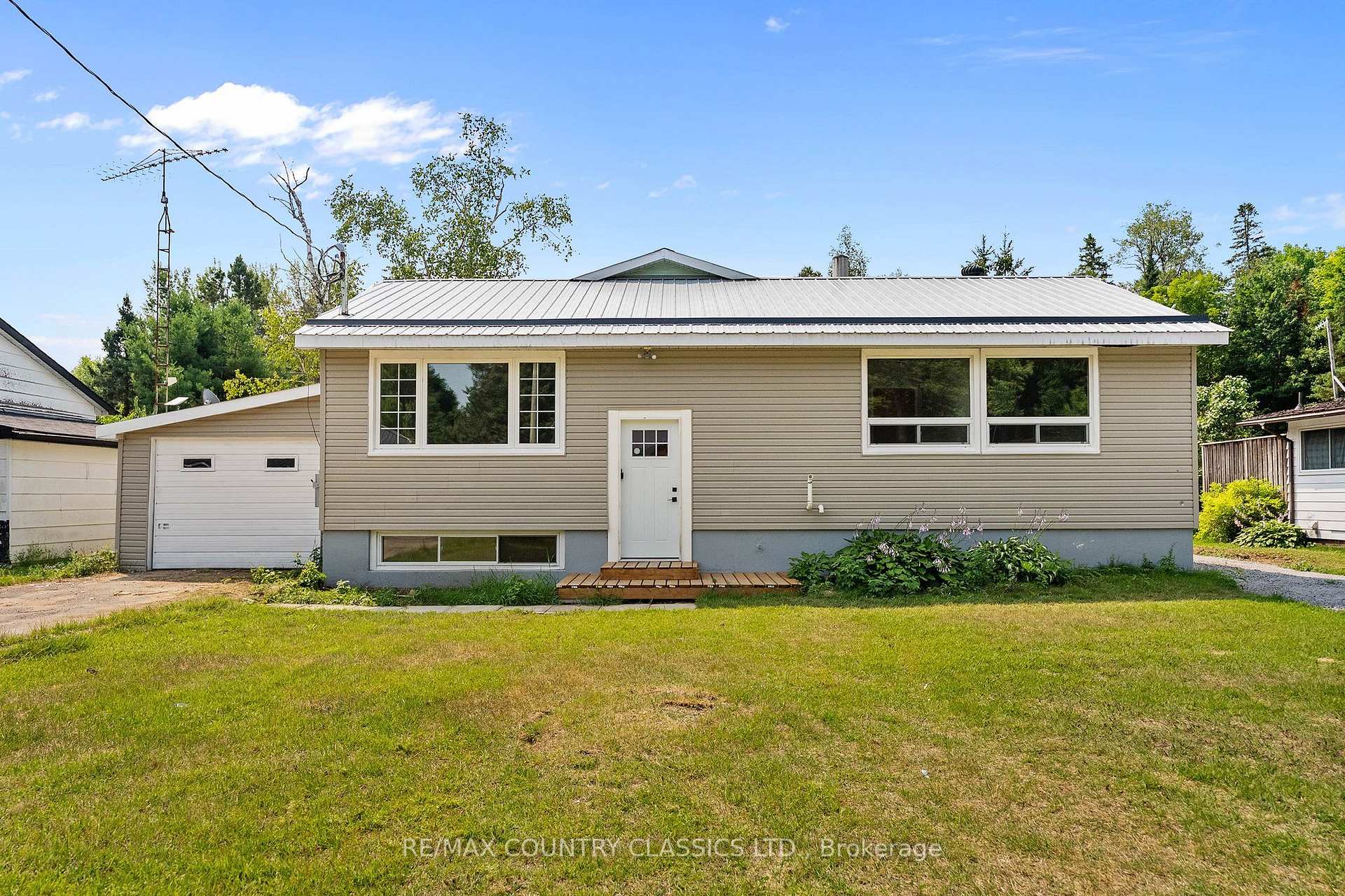 Photo of 1043 Estates Road