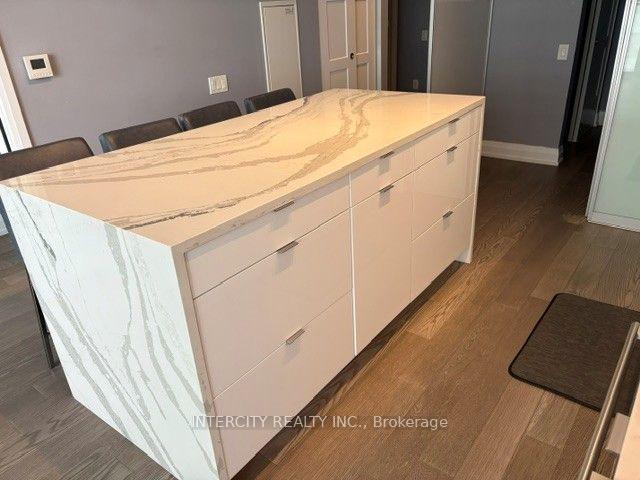 Photo 7 of Unit 2906, 161 Roehampton Avenue, Toronto, Mount Pleasant West — HOMEH