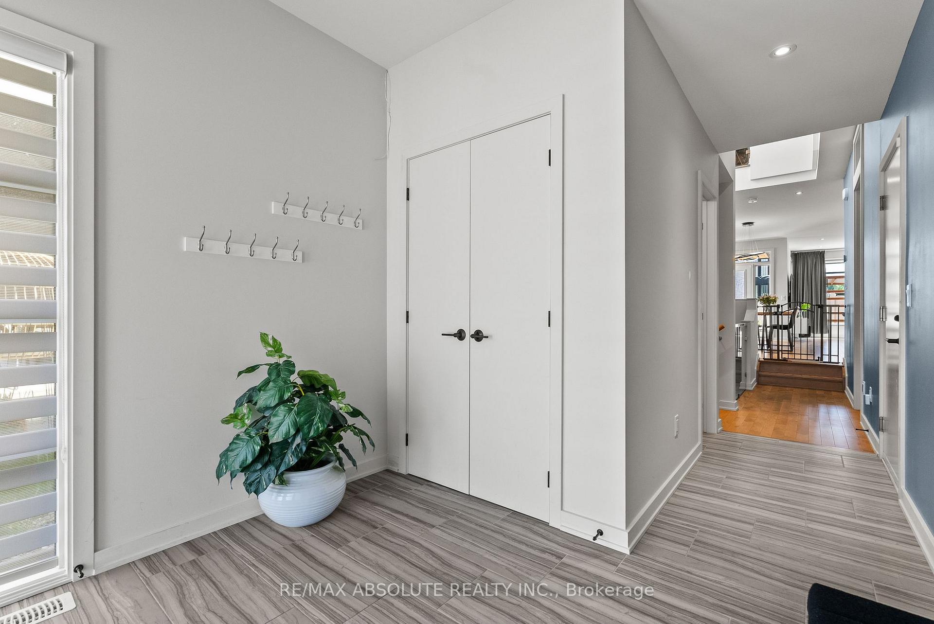 Photo 4 of 1072 Lunar Glow Crescent, Ottawa, Riverside South/Gloucester Glen — HOMEH