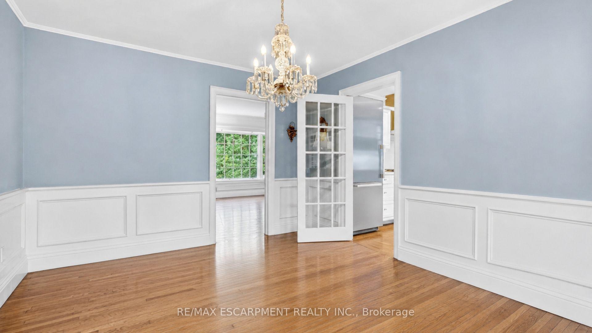 Photo 4 of 3046 South Drive, Burlington, Roseland — HOMEH