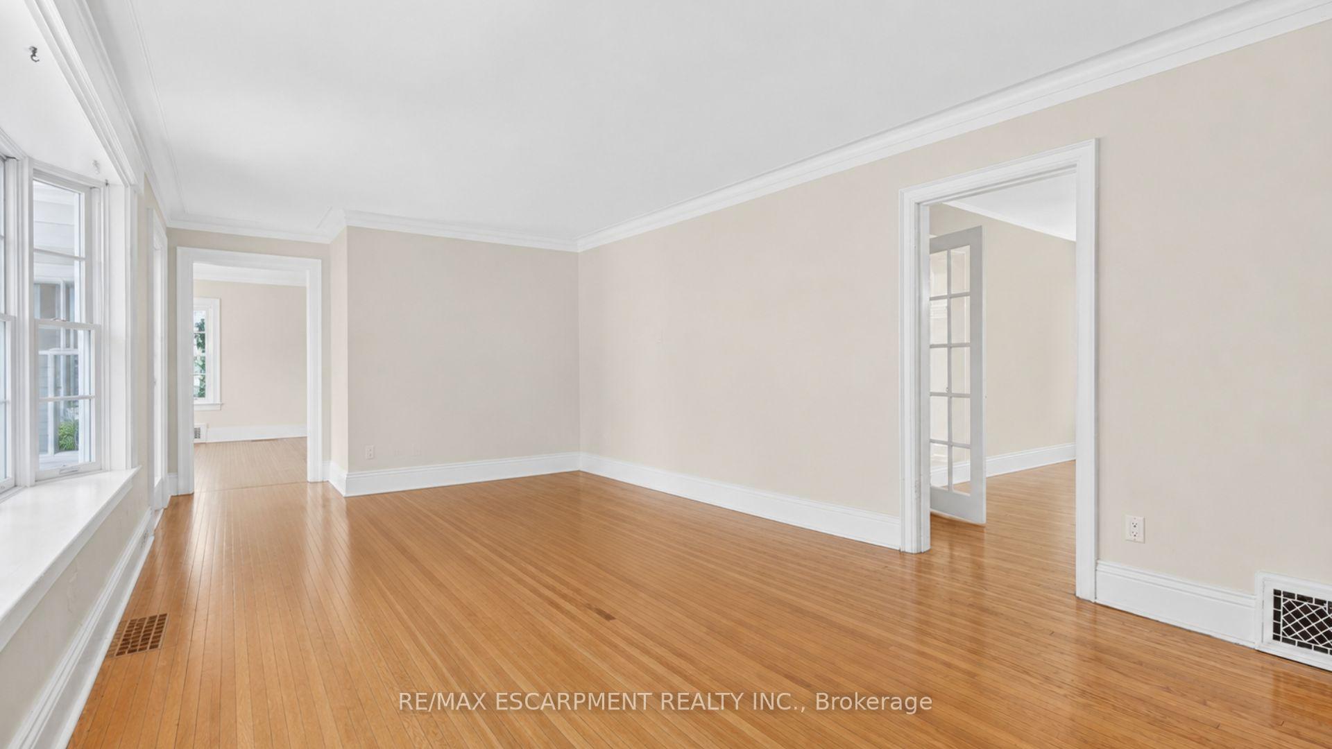 Photo 10 of 3046 South Drive, Burlington, Roseland — HOMEH