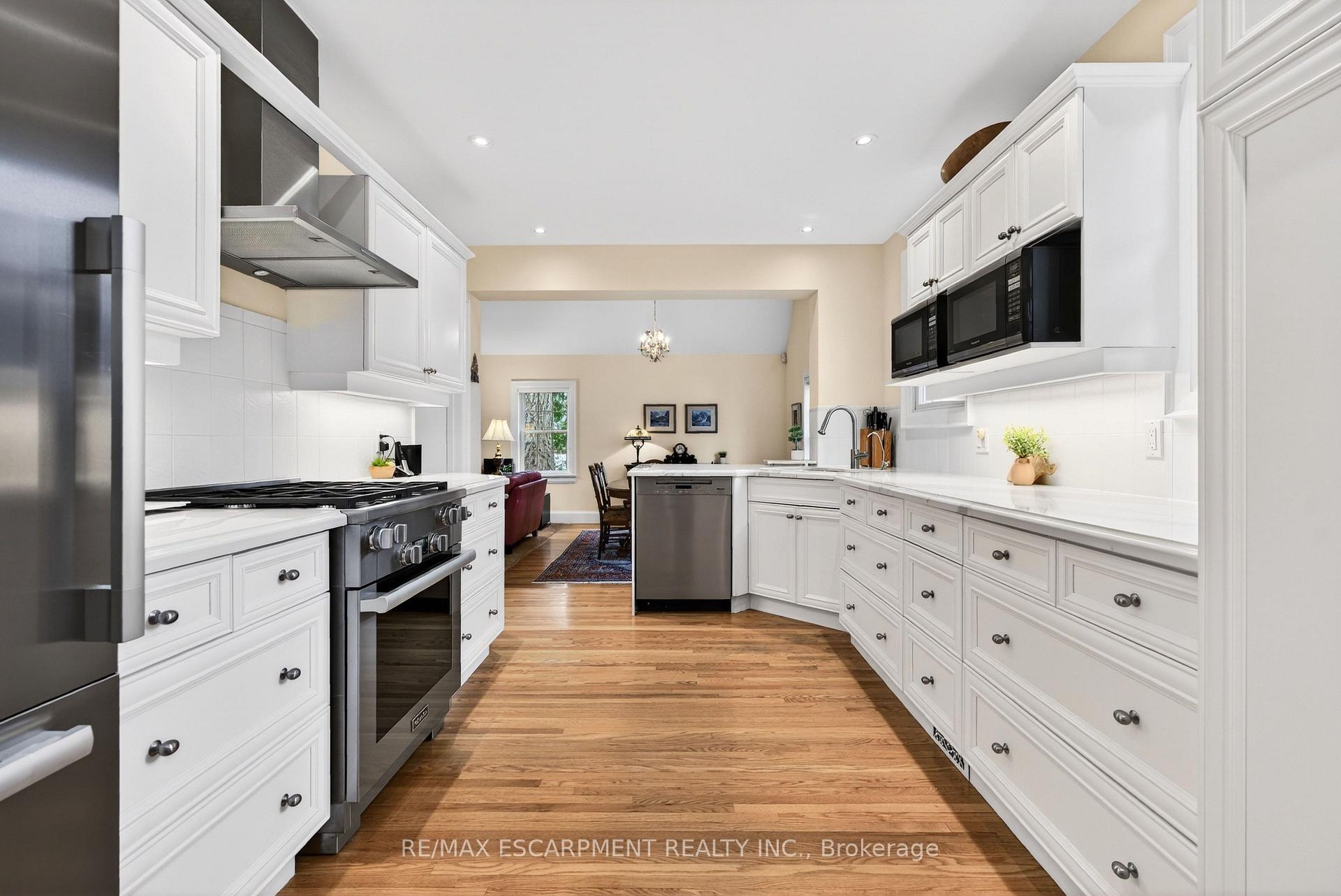 Photo 12 of 3046 South Drive, Burlington, Roseland — HOMEH