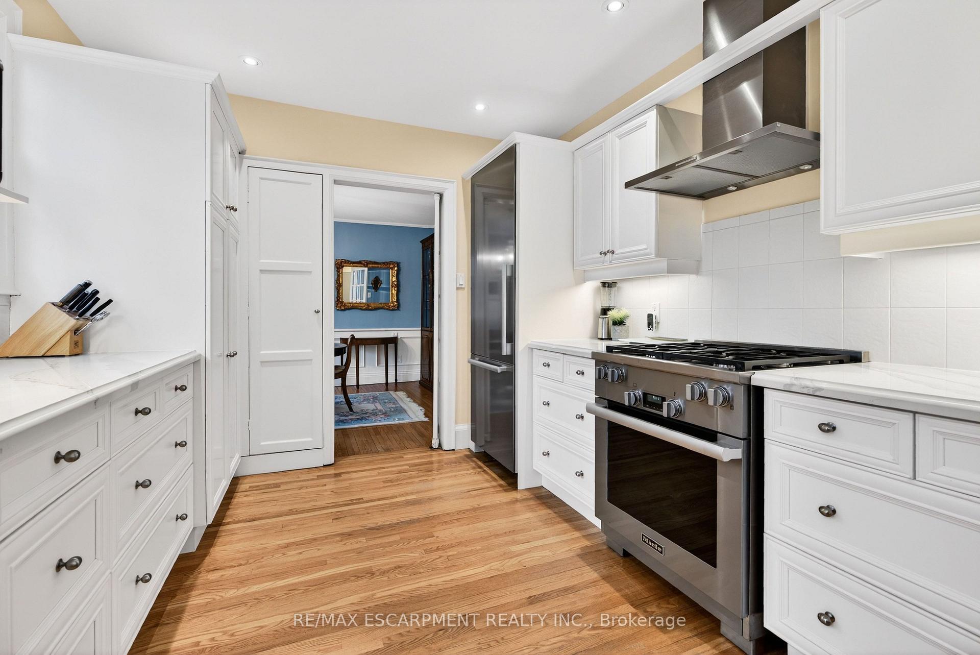 Photo 13 of 3046 South Drive, Burlington, Roseland — HOMEH