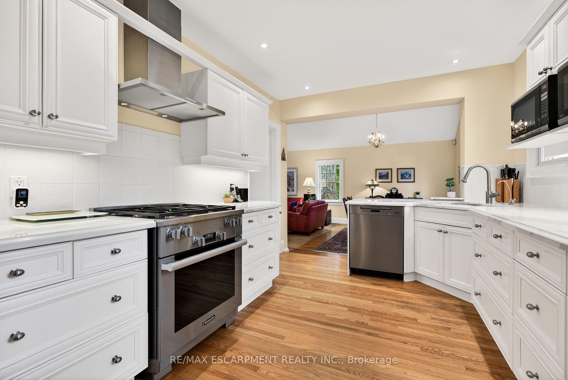 Photo 14 of 3046 South Drive, Burlington, Roseland — HOMEH