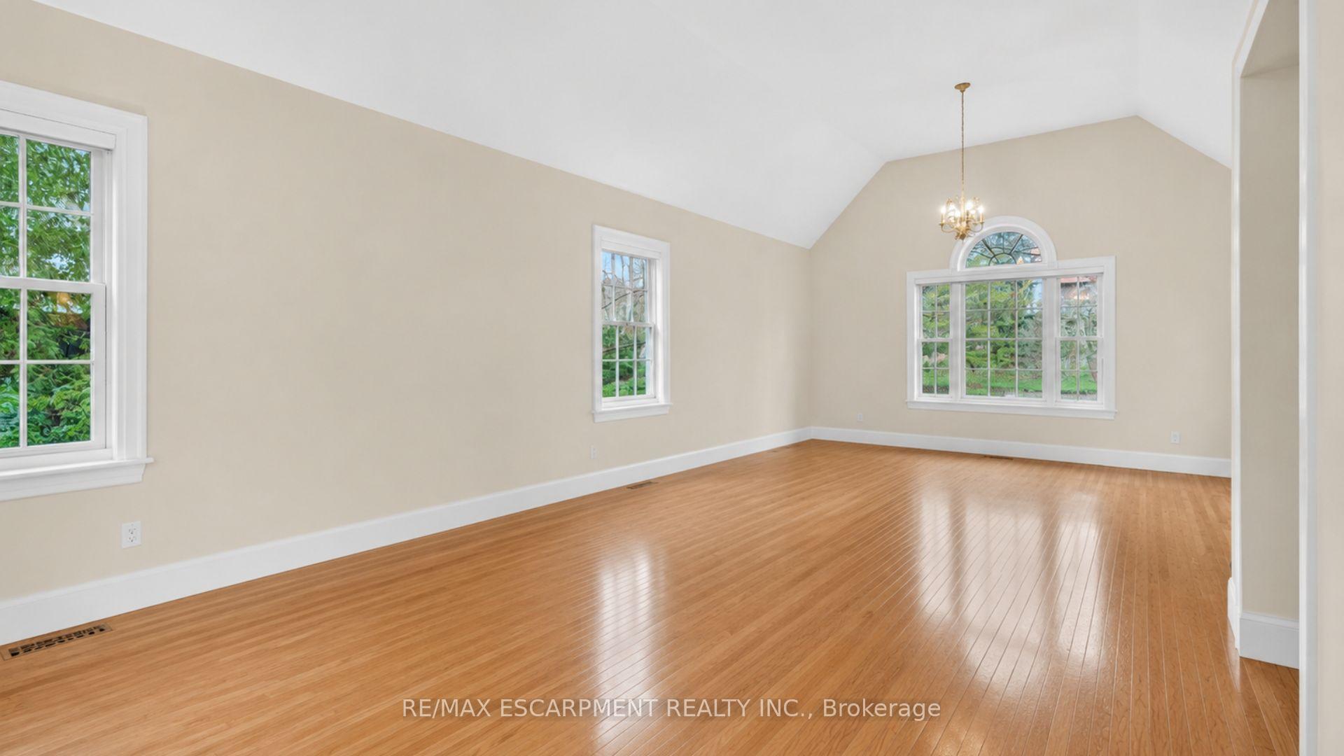 Photo 18 of 3046 South Drive, Burlington, Roseland — HOMEH