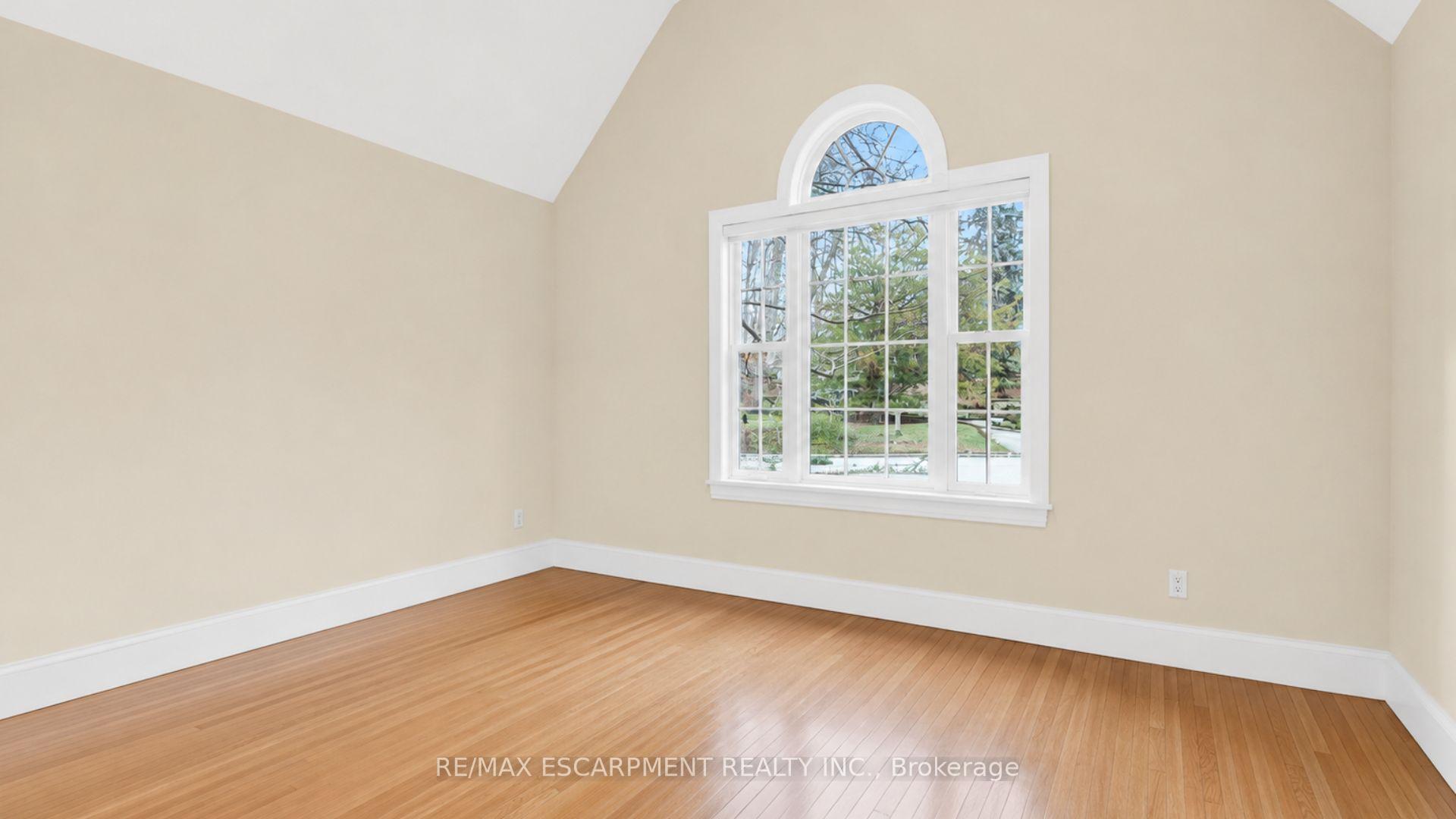 Photo 20 of 3046 South Drive, Burlington, Roseland — HOMEH